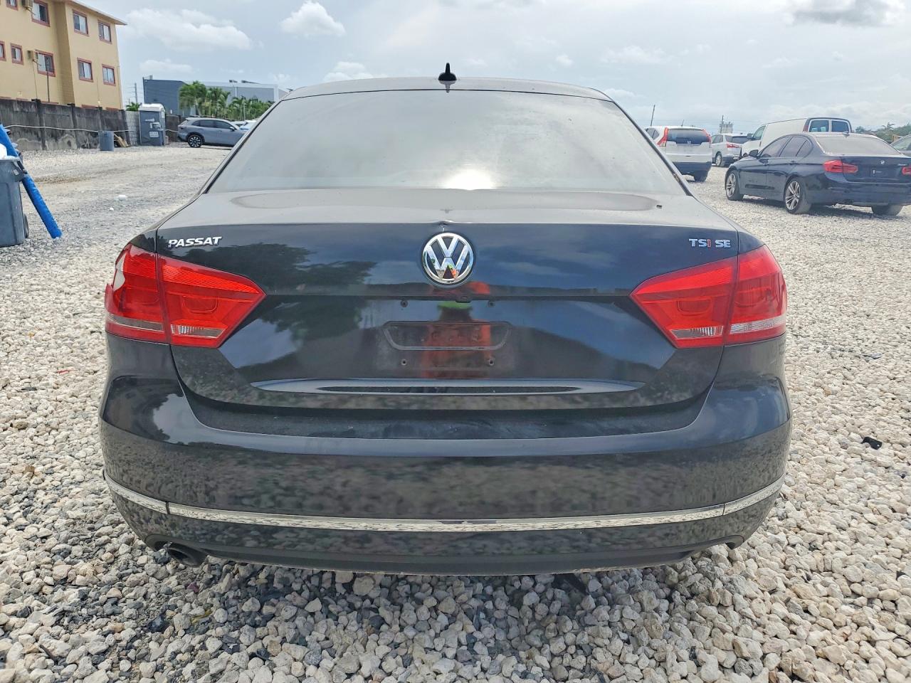 2015 Volkswagen Passat Se Black vin: 1VWBS7A30FC030477