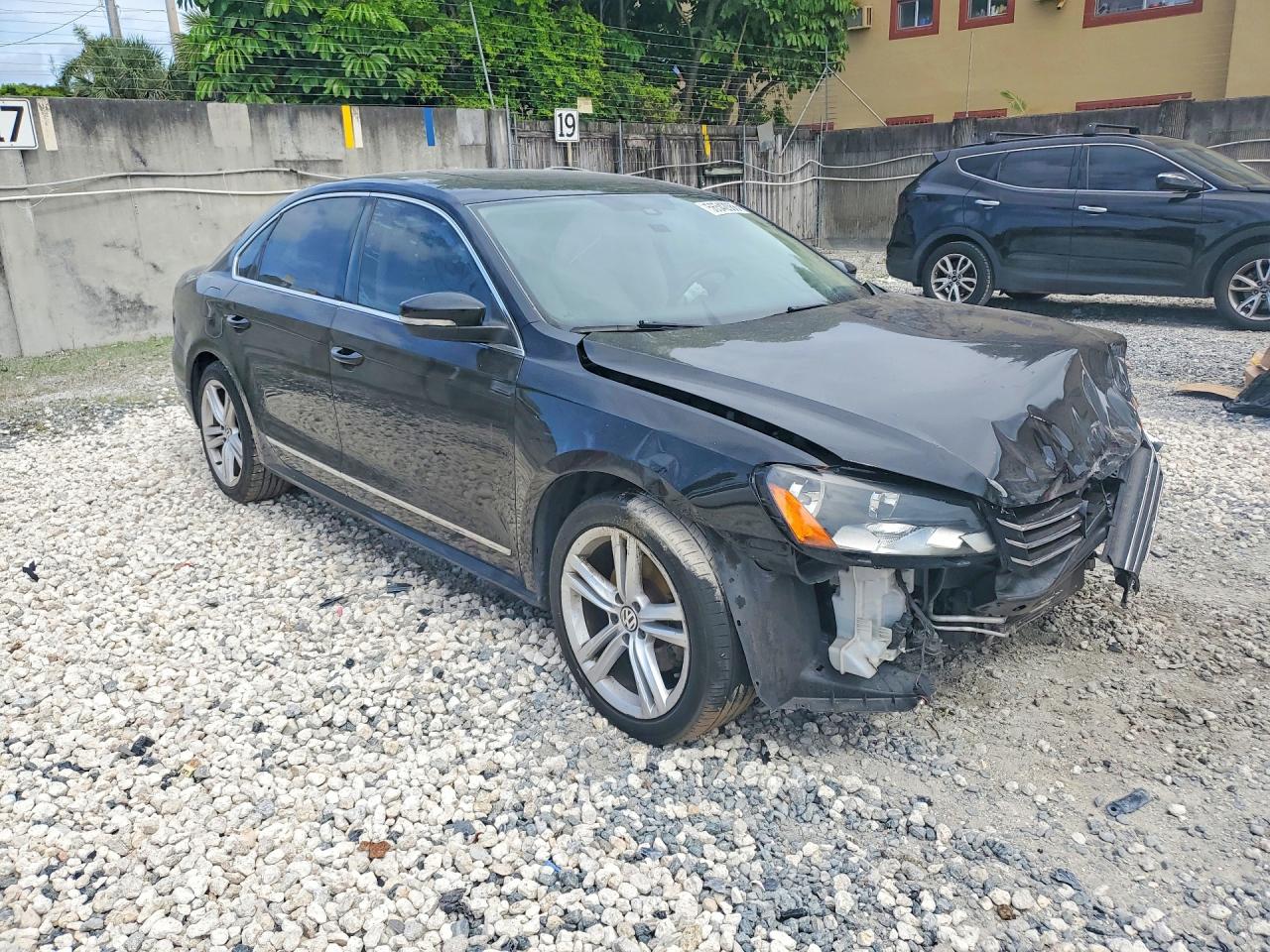 2015 Volkswagen Passat Se Black vin: 1VWBS7A30FC030477