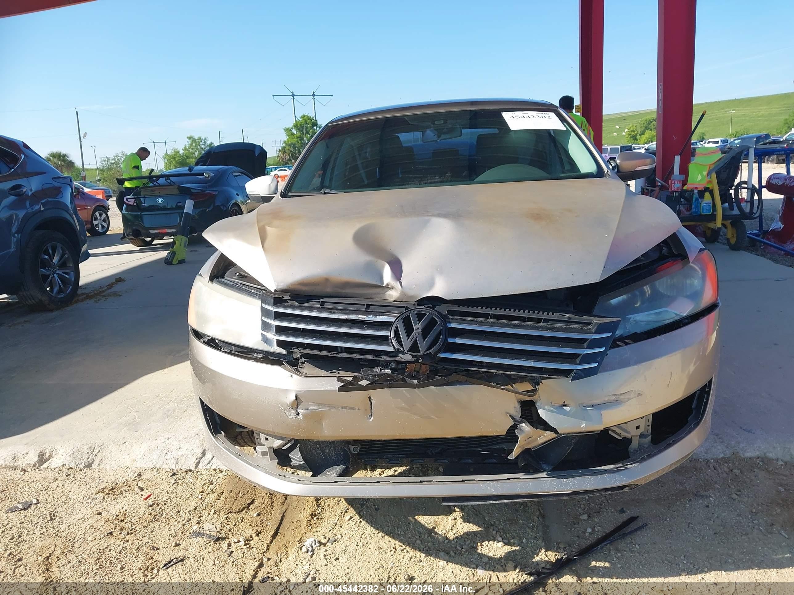 2015 Volkswagen Passat 1.8t Se Gold vin: 1VWBS7A30FC063480