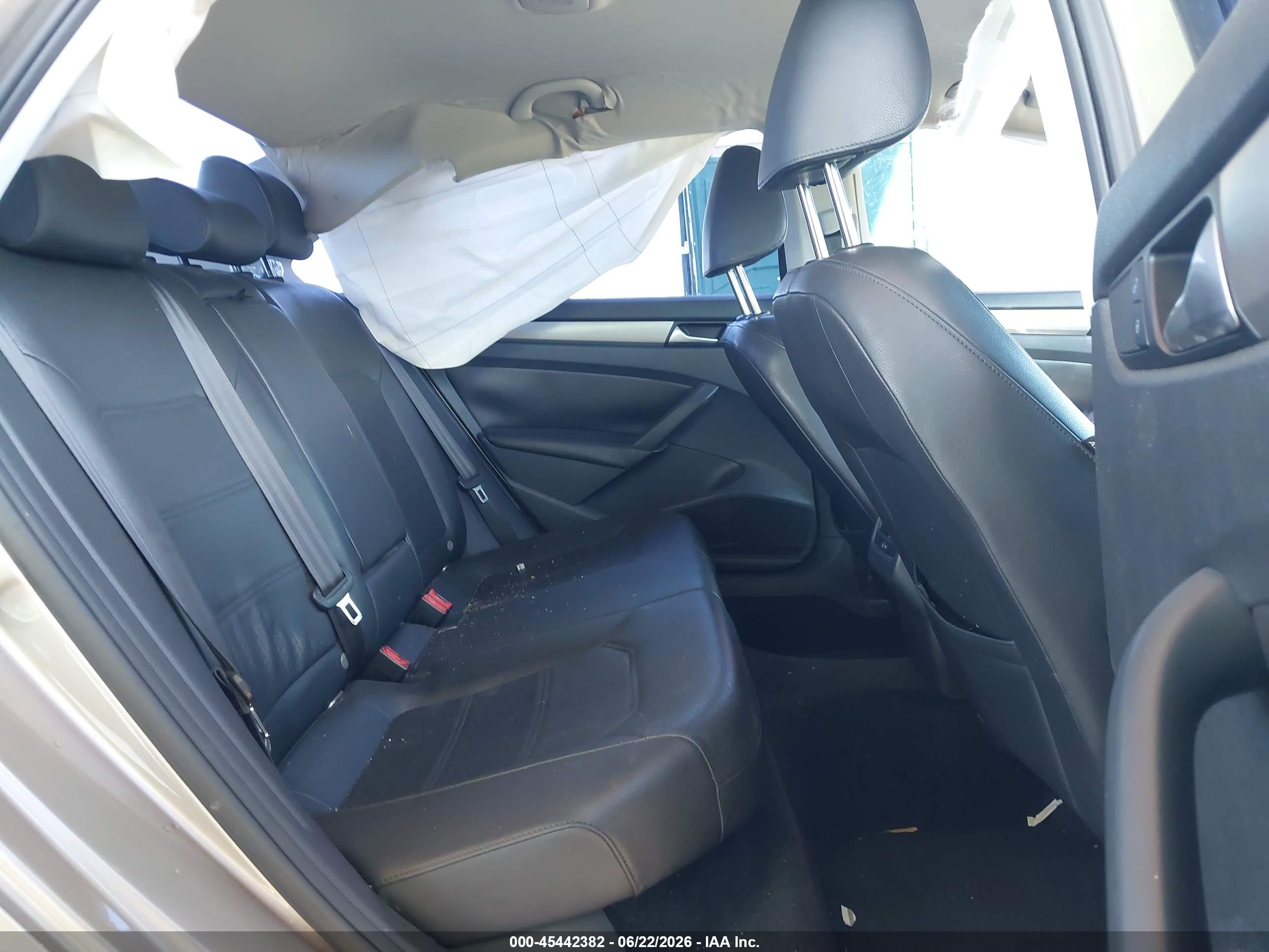 2015 Volkswagen Passat 1.8t Se Gold vin: 1VWBS7A30FC063480
