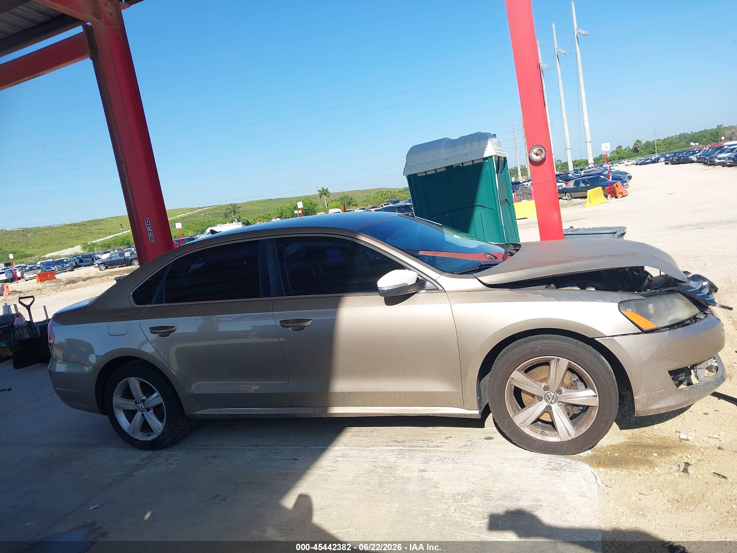 2015 Volkswagen Passat 1.8t Se Gold vin: 1VWBS7A30FC063480