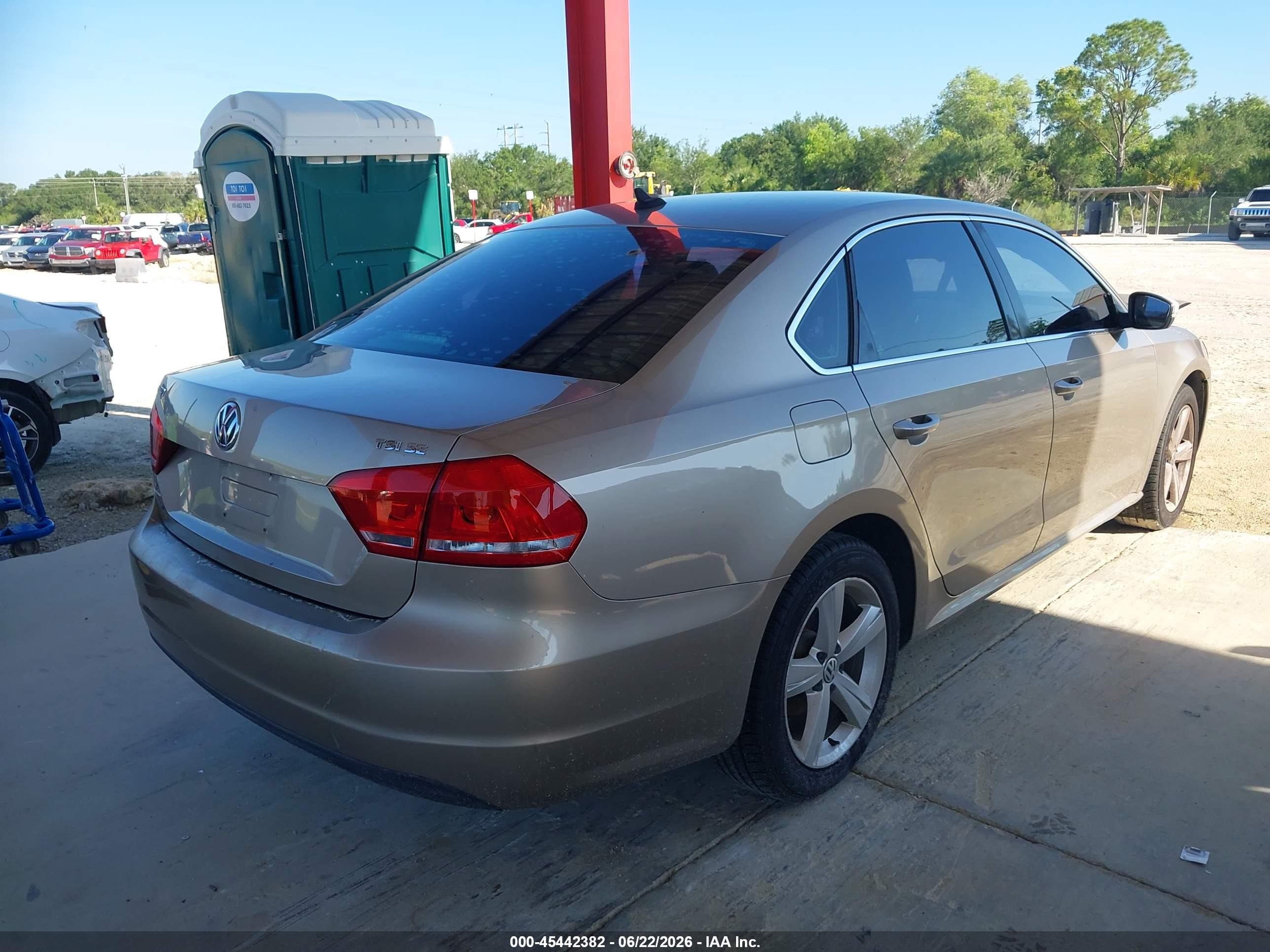 2015 Volkswagen Passat 1.8t Se Gold vin: 1VWBS7A30FC063480