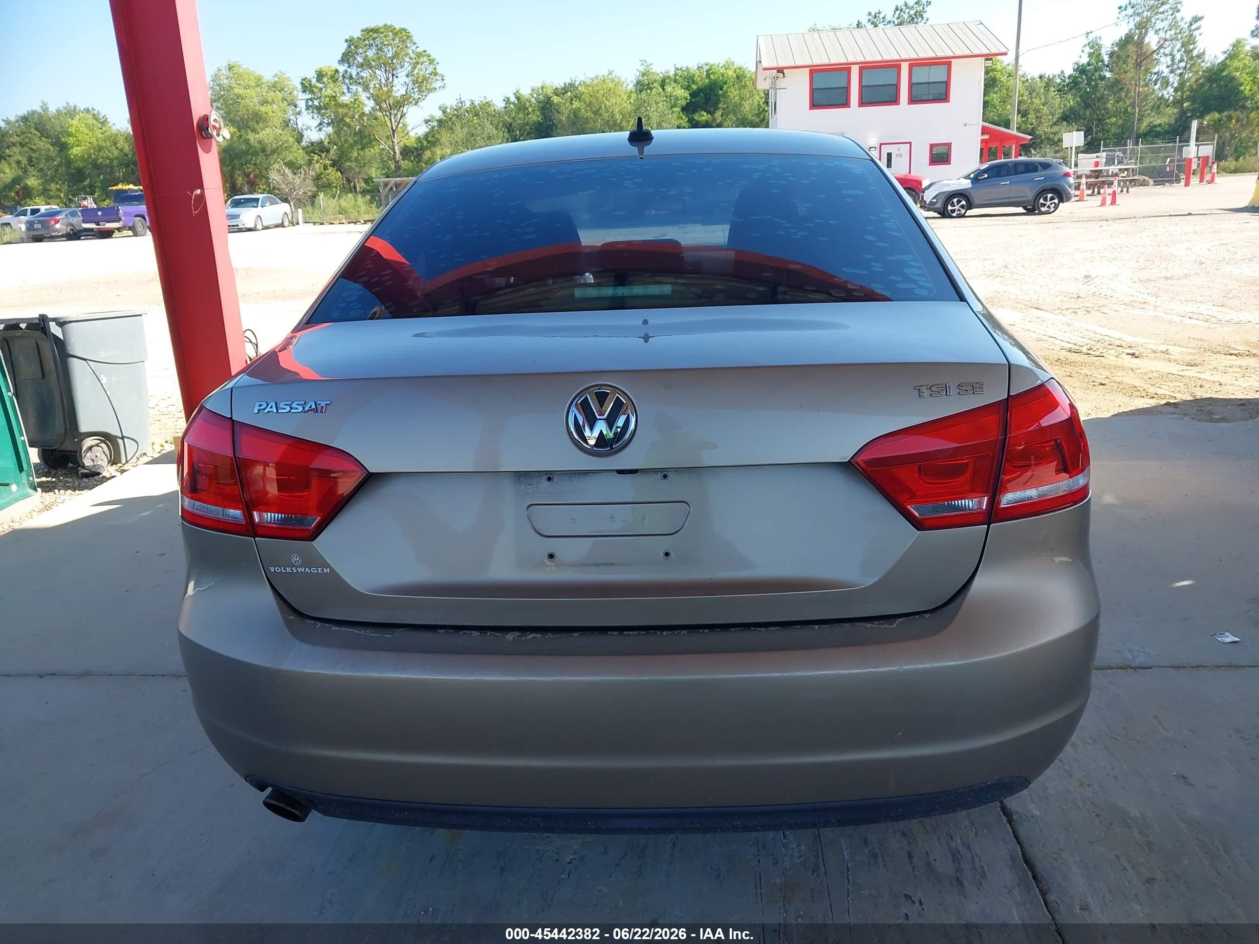 2015 Volkswagen Passat 1.8t Se Gold vin: 1VWBS7A30FC063480