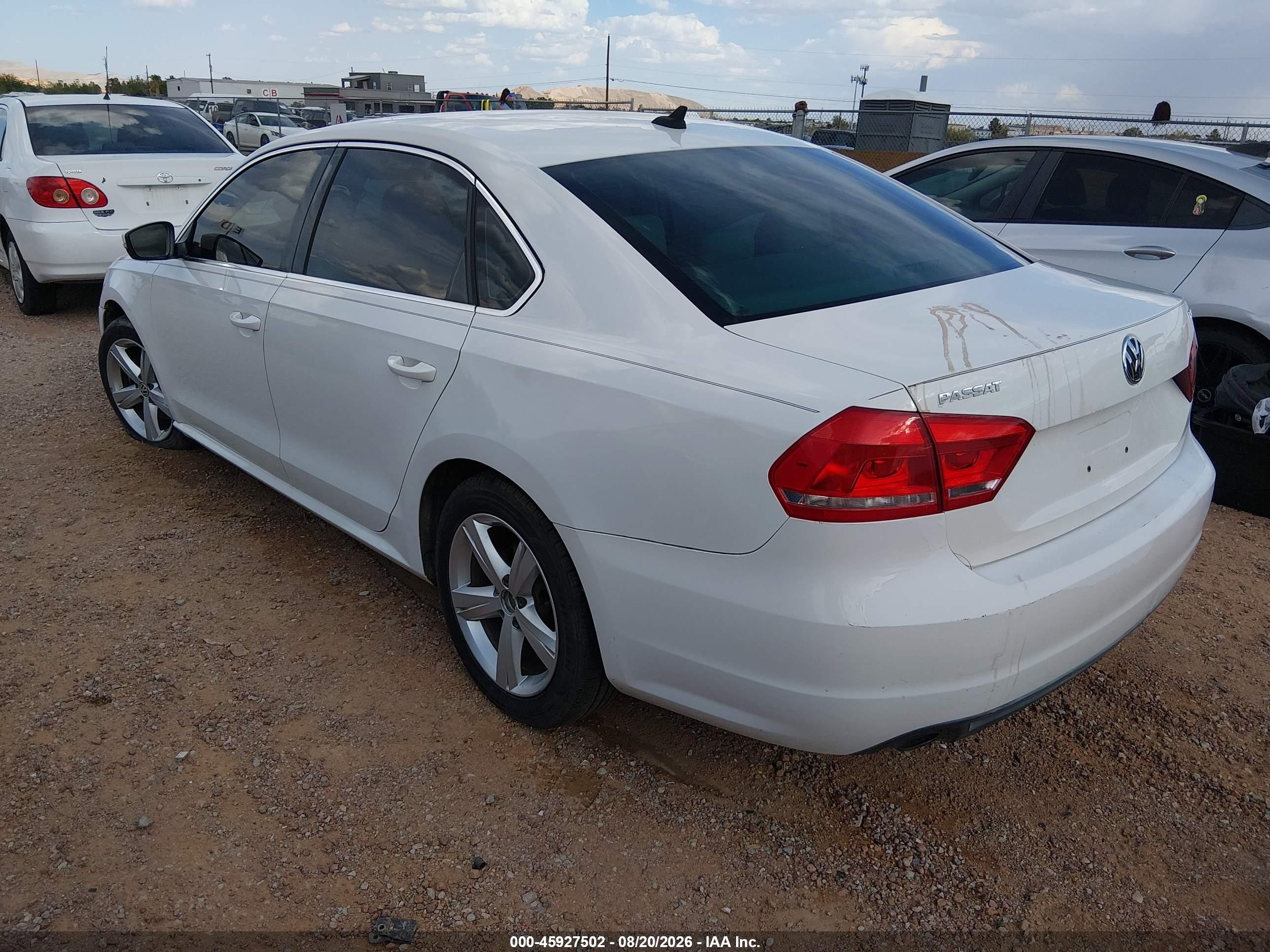 2014 Volkswagen Passat 1.8t Se White vin: 1VWBS7A31EC040613