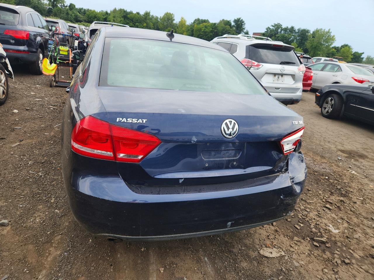 2014 Volkswagen Passat Se Blue vin: 1VWBS7A31EC070842