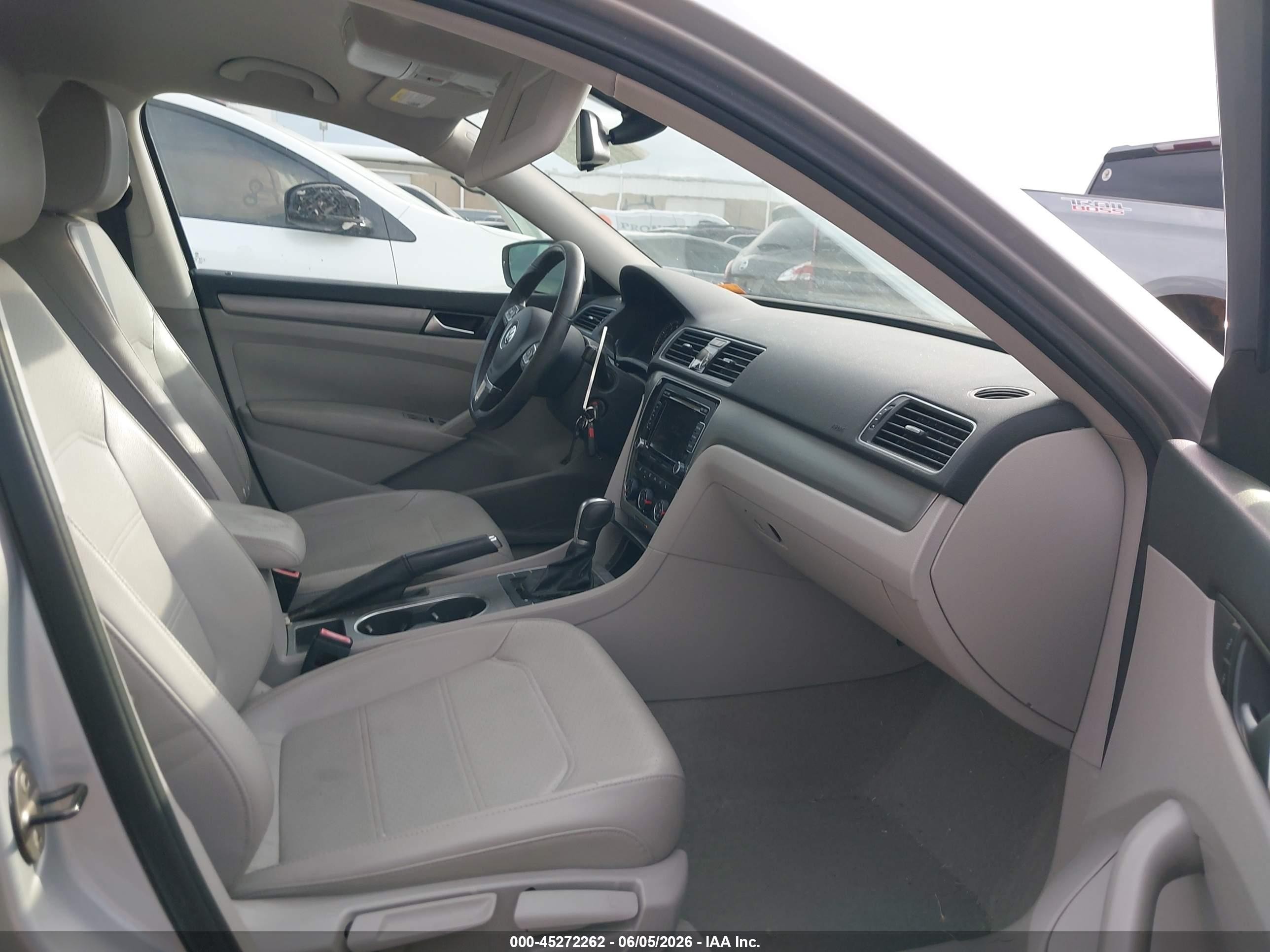 2014 Volkswagen Passat 1.8t Se Silver vin: 1VWBS7A31EC072655