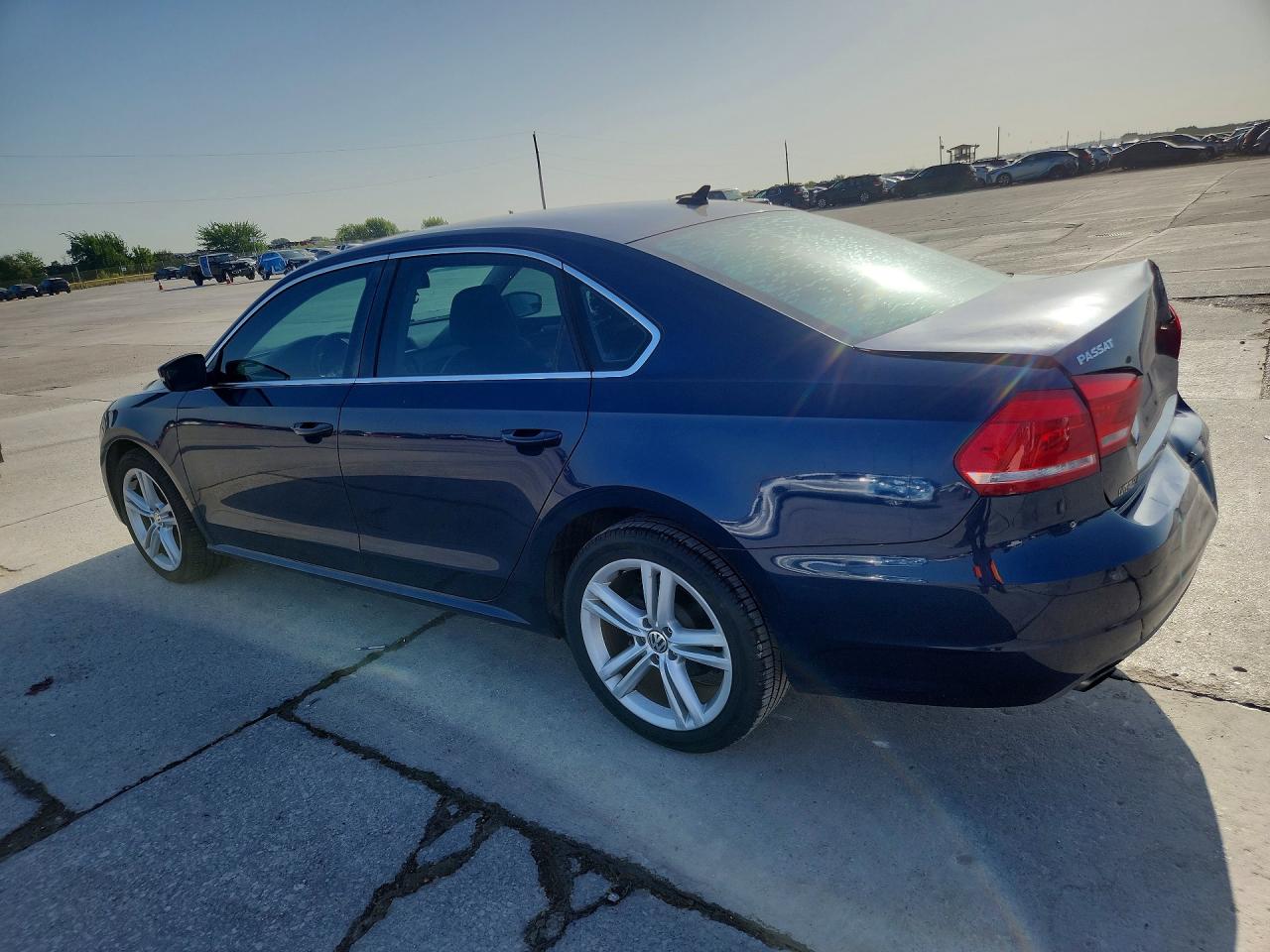 2014 Volkswagen Passat Se Blue vin: 1VWBS7A31EC073286