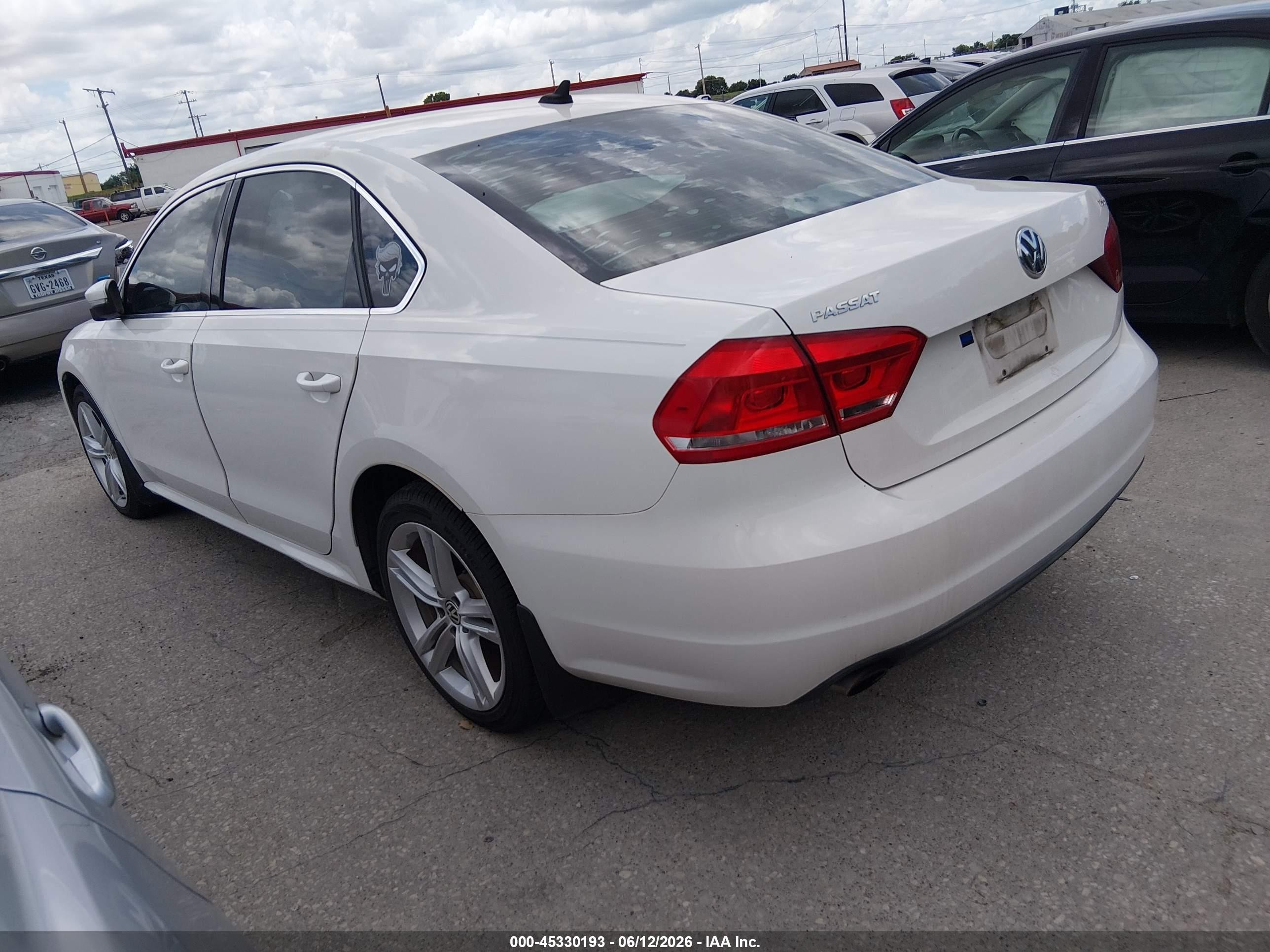 2014 Volkswagen Passat 1.8t Se Белый vin: 1VWBS7A31EC110272