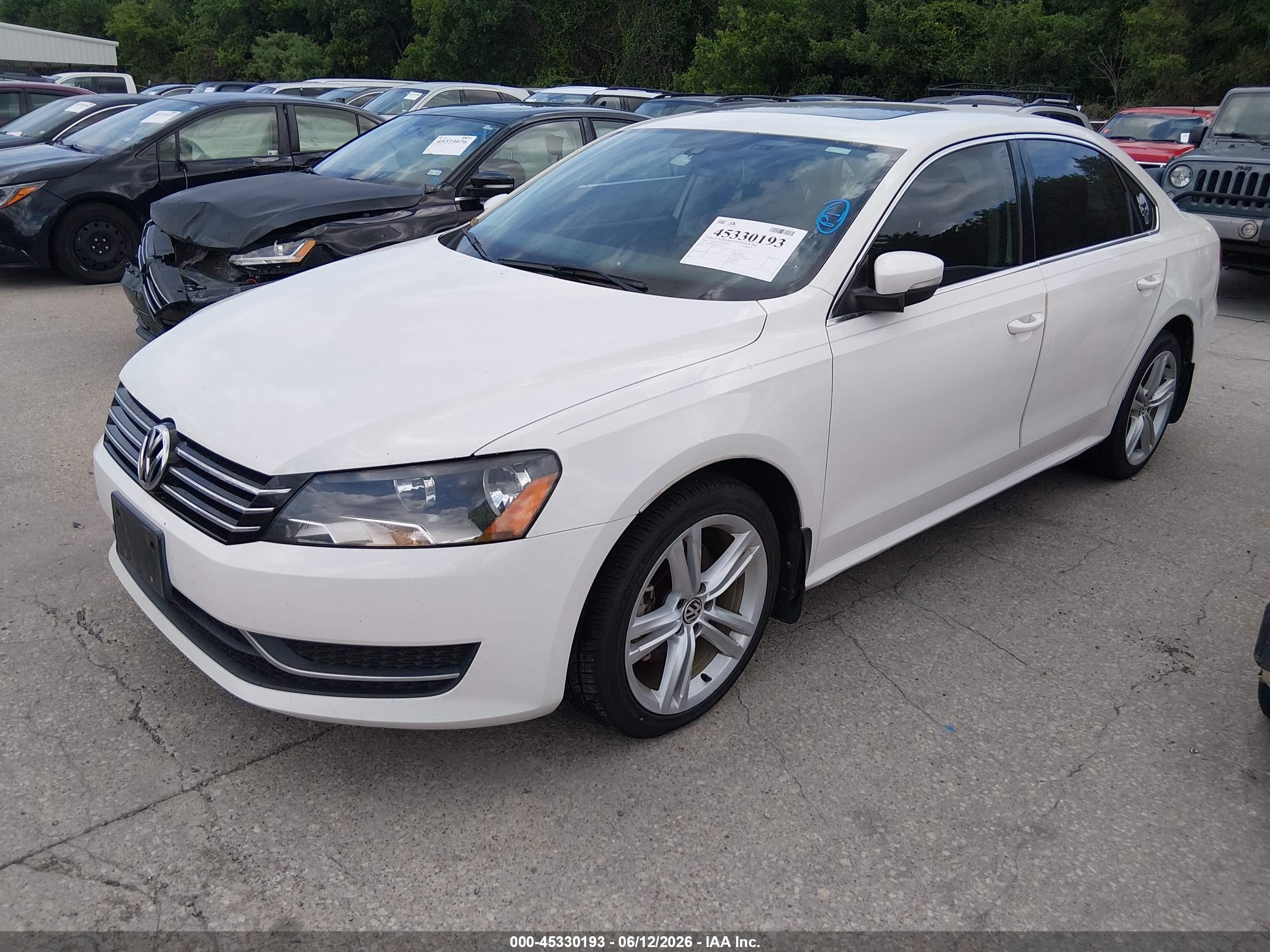 2014 Volkswagen Passat 1.8t Se Белый vin: 1VWBS7A31EC110272