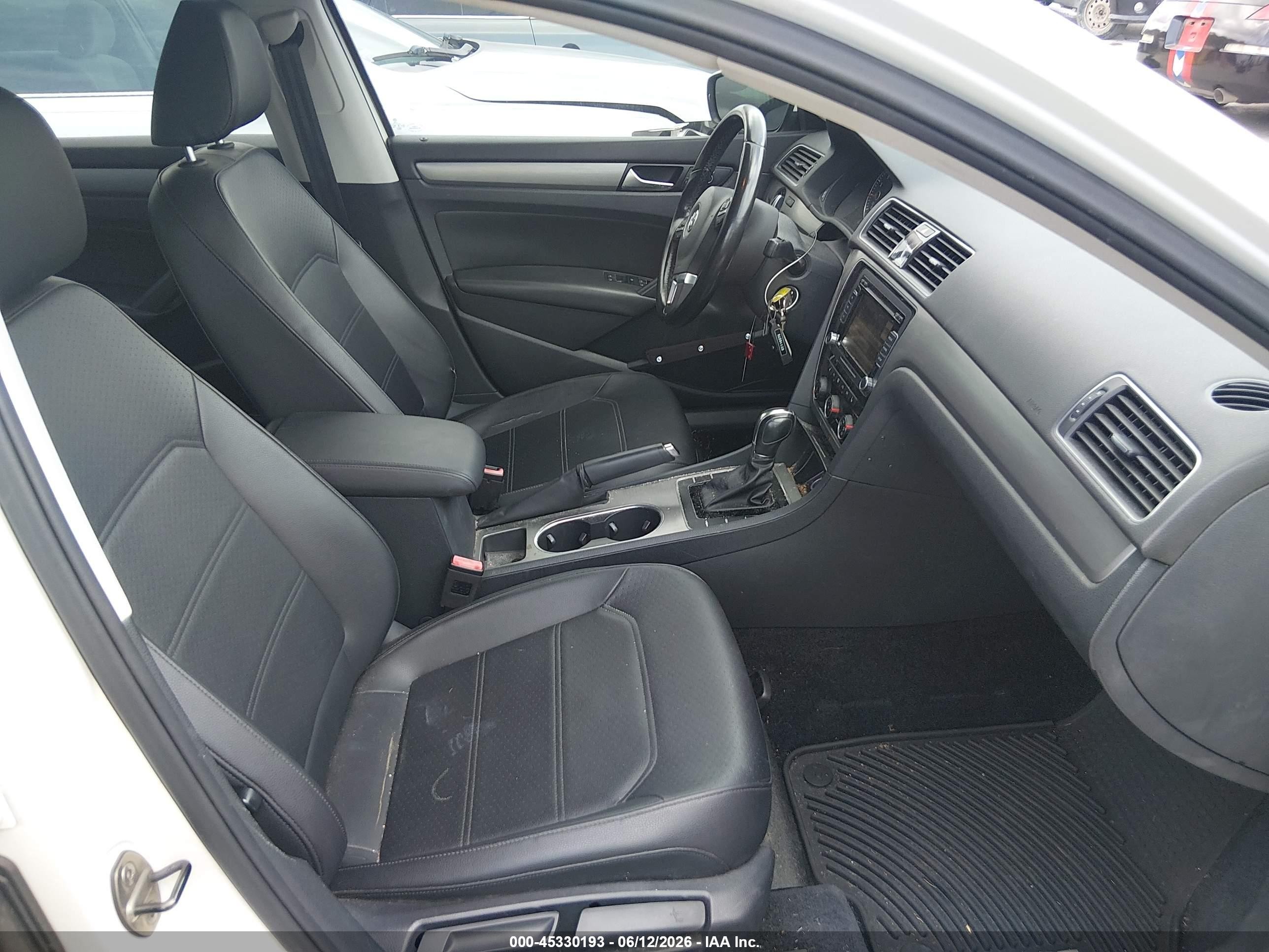 2014 Volkswagen Passat 1.8t Se Белый vin: 1VWBS7A31EC110272