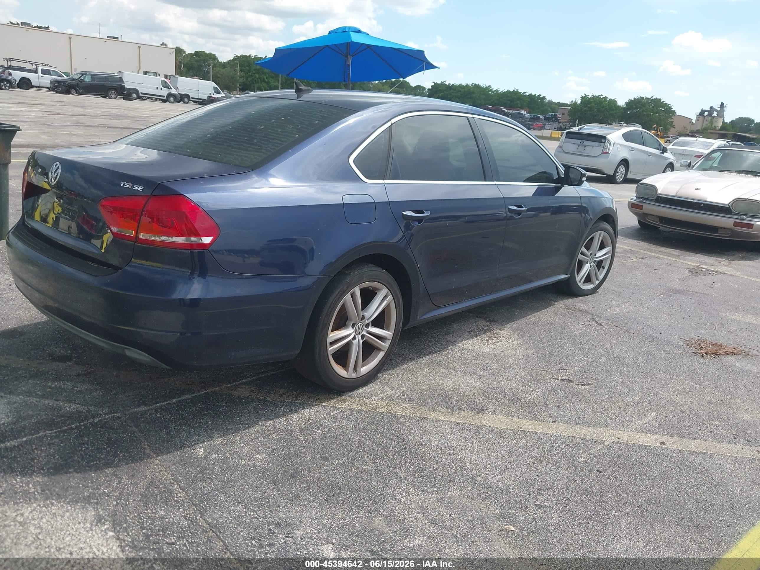 2014 Volkswagen Passat 1.8t Se Blue vin: 1VWBS7A31EC116573