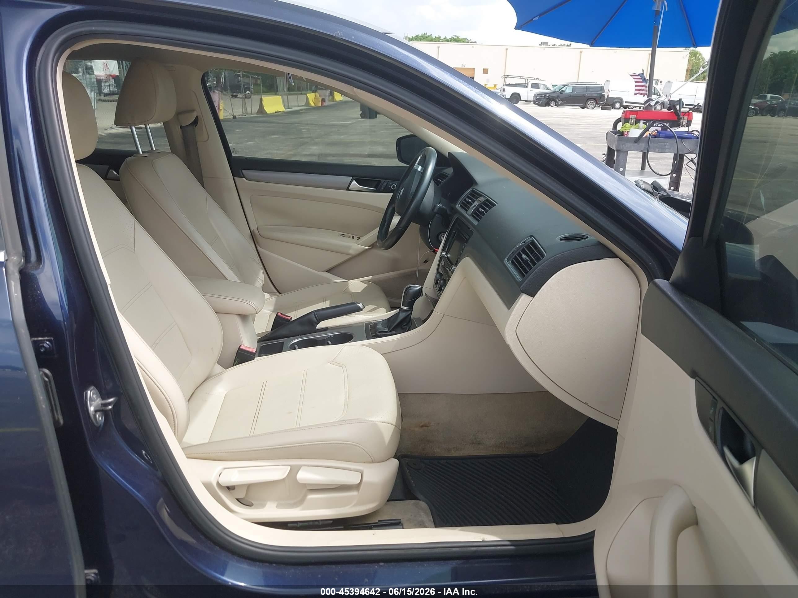 2014 Volkswagen Passat 1.8t Se Blue vin: 1VWBS7A31EC116573