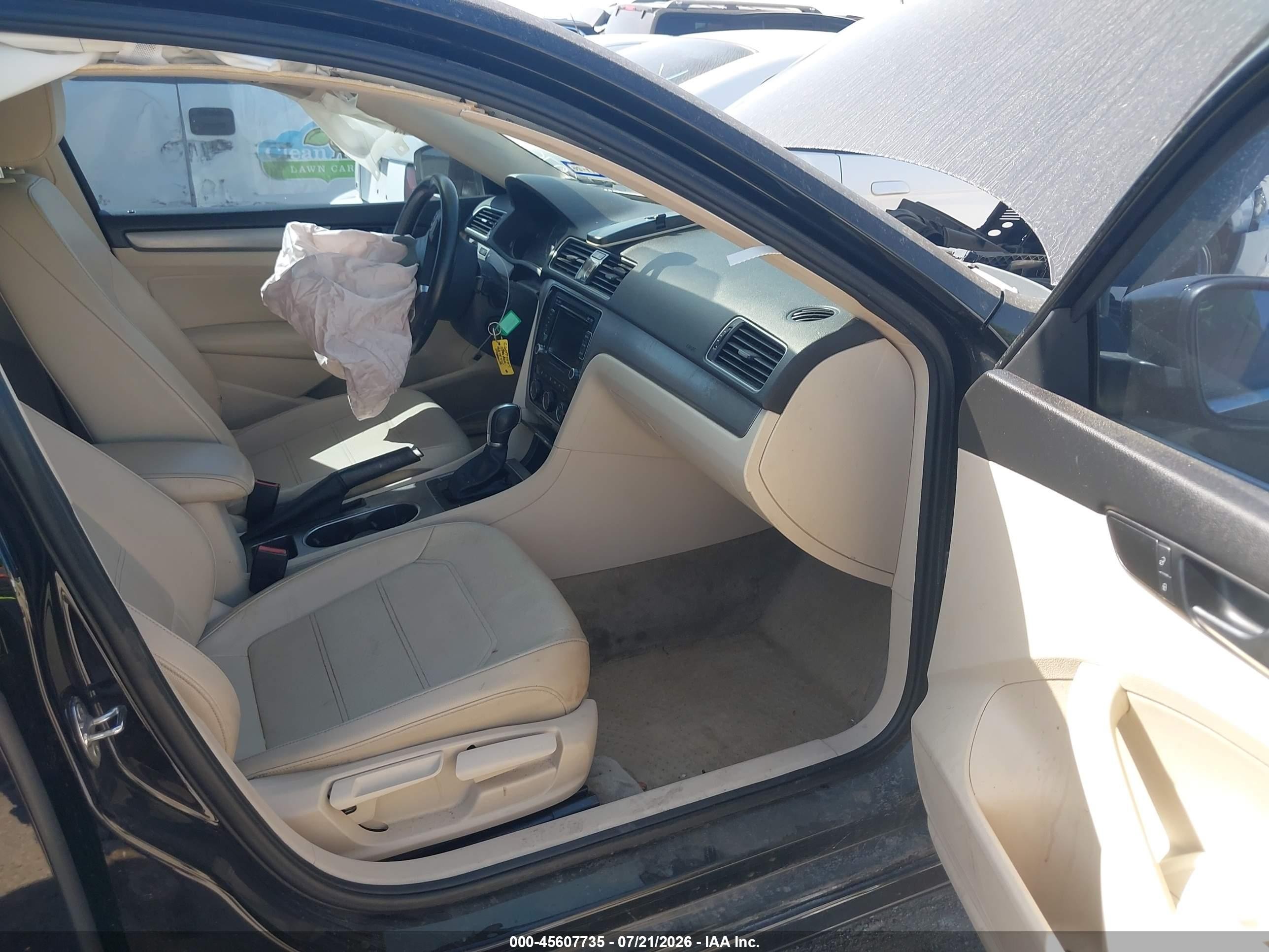 2015 Volkswagen Passat 1.8t Se Black vin: 1VWBS7A31FC035266