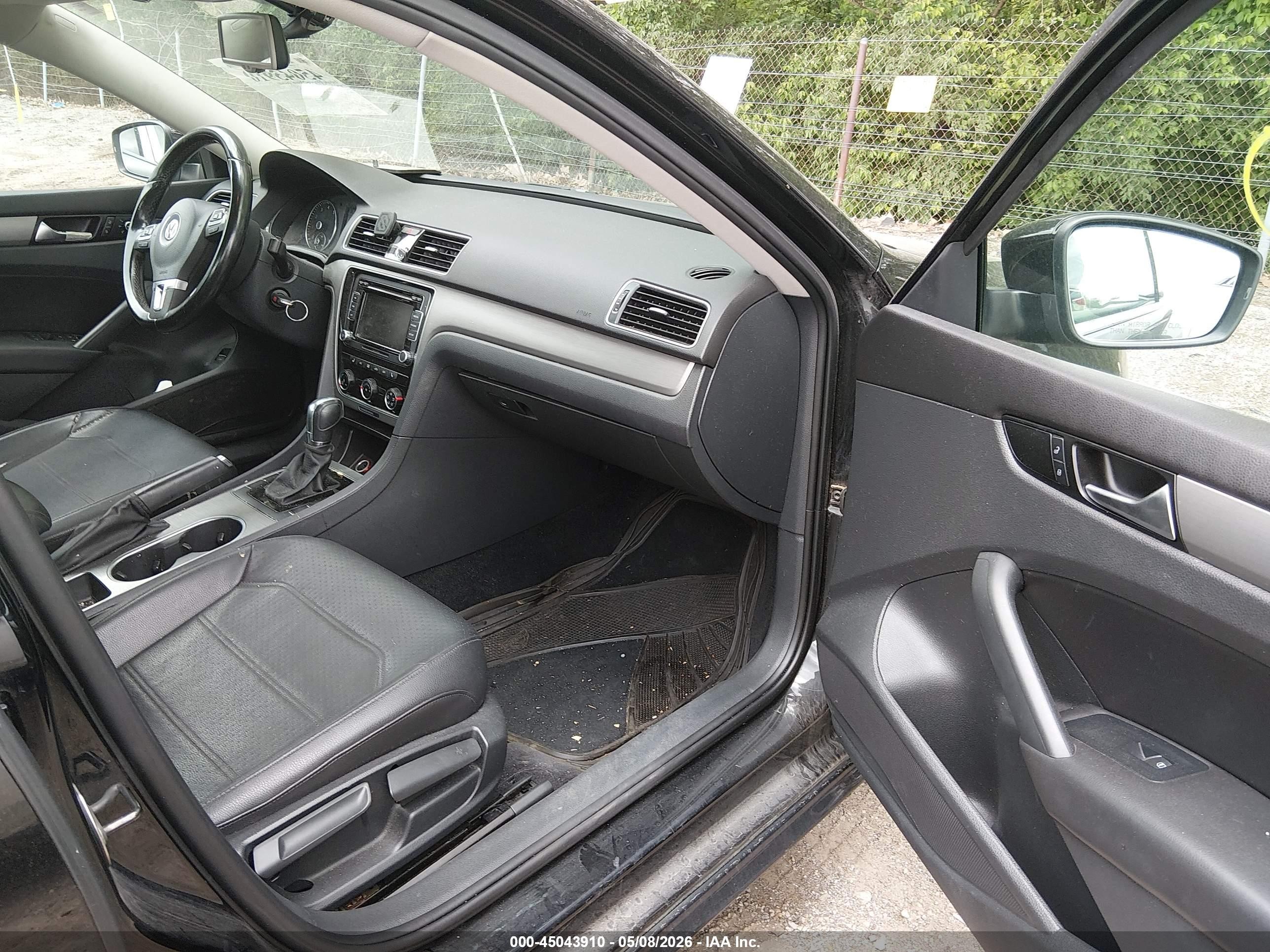 2014 Volkswagen Passat 1.8t Se Black vin: 1VWBS7A32EC119949