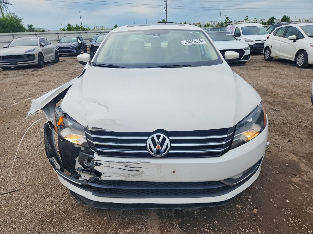 2015 Volkswagen Passat Se White vin: 1VWBS7A32FC005192