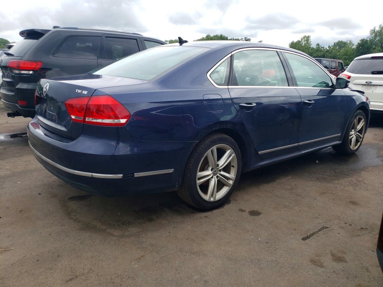 2015 Volkswagen Passat Se Blue vin: 1VWBS7A32FC043358