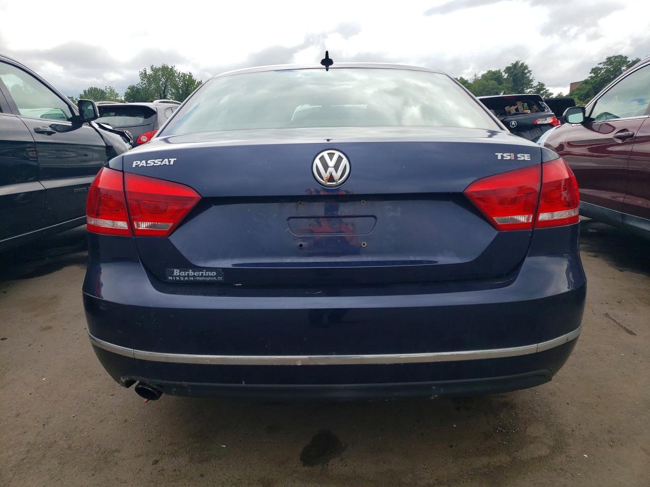 2015 Volkswagen Passat Se Blue vin: 1VWBS7A32FC043358