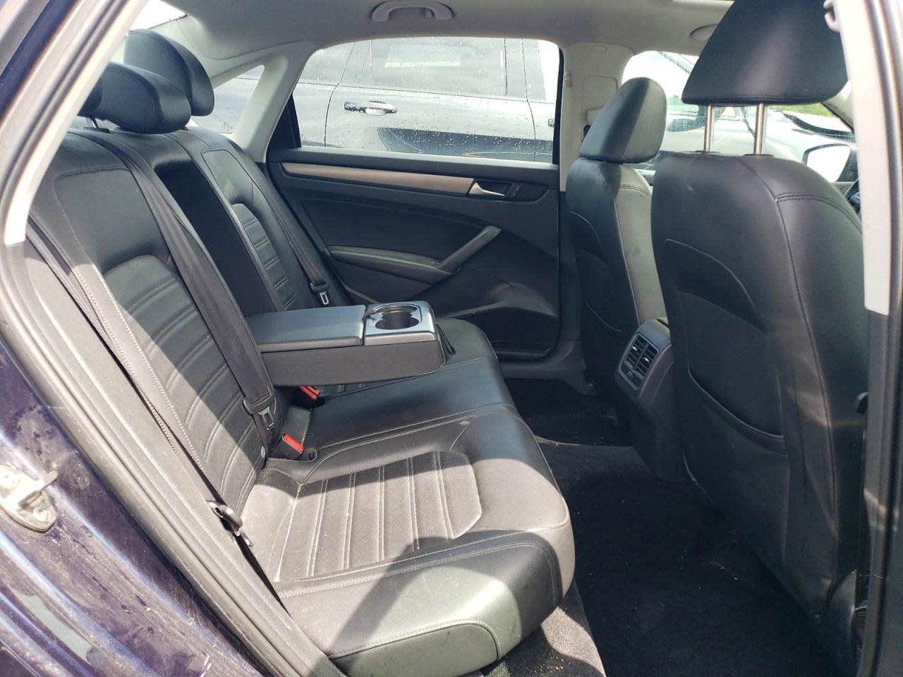 2015 Volkswagen Passat Se Blue vin: 1VWBS7A32FC043358