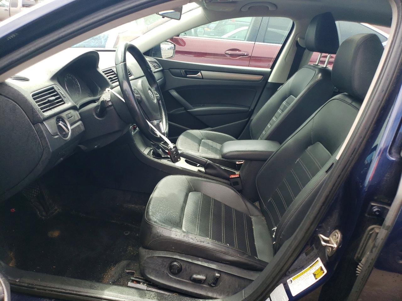 2015 Volkswagen Passat Se Blue vin: 1VWBS7A32FC043358