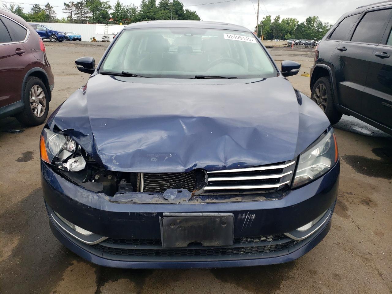 2015 Volkswagen Passat Se Blue vin: 1VWBS7A32FC043358