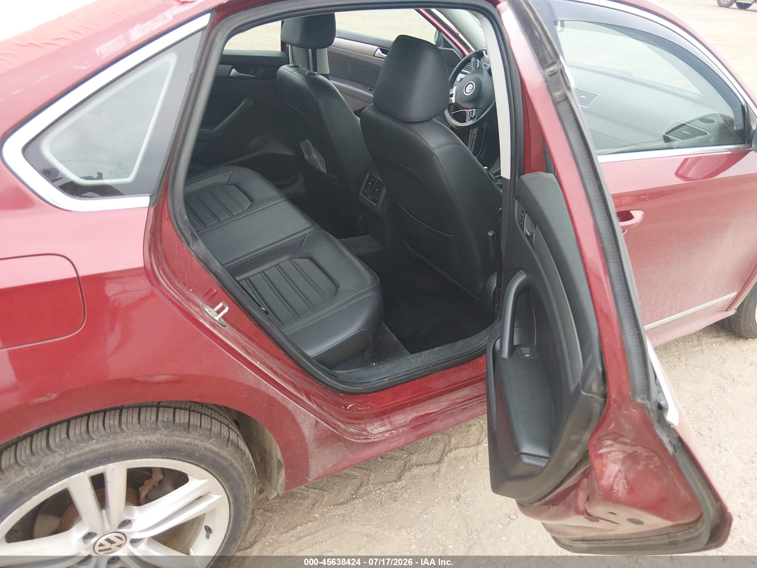 2015 Volkswagen Passat 1.8t Se Red vin: 1VWBS7A32FC072004