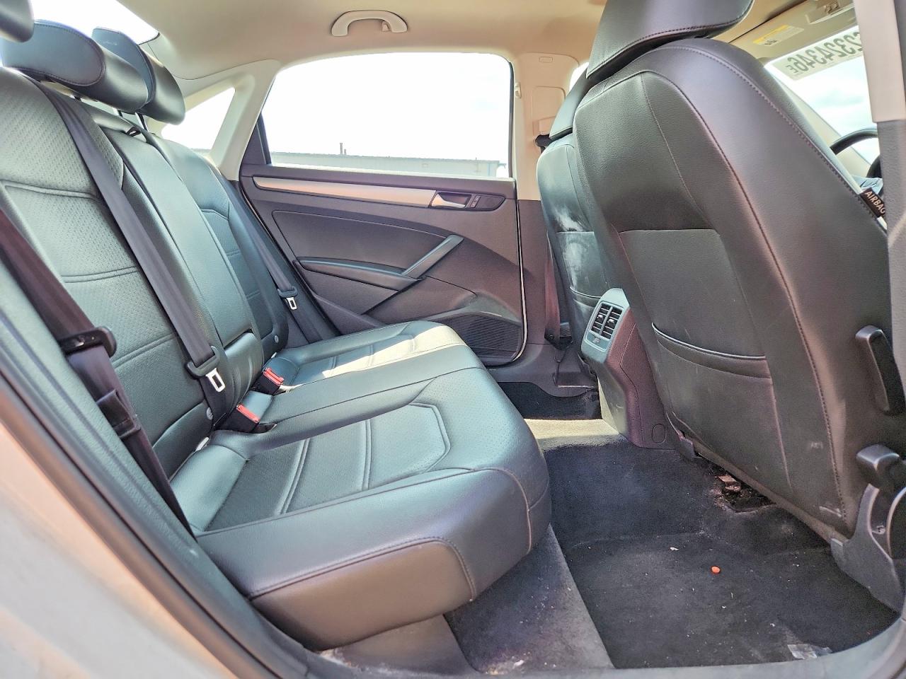2014 Volkswagen Passat Se White vin: 1VWBS7A33EC053041