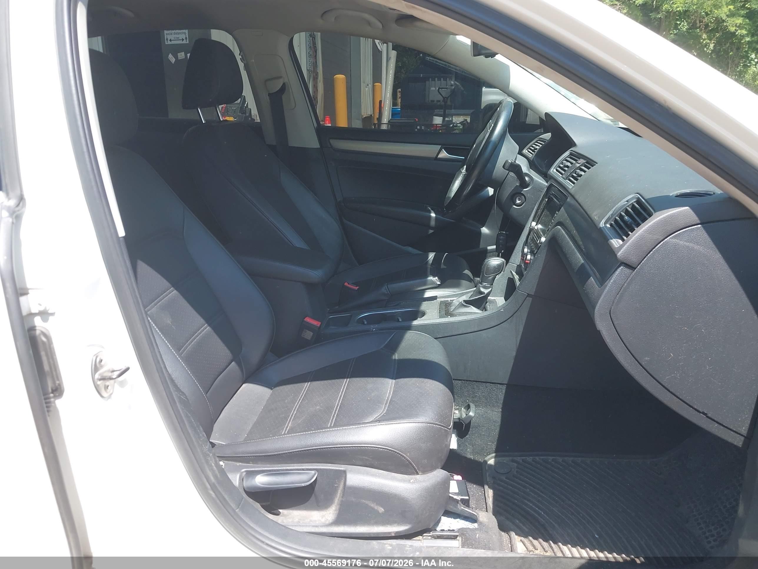 2014 Volkswagen Passat 1.8t Se White vin: 1VWBS7A33EC060216