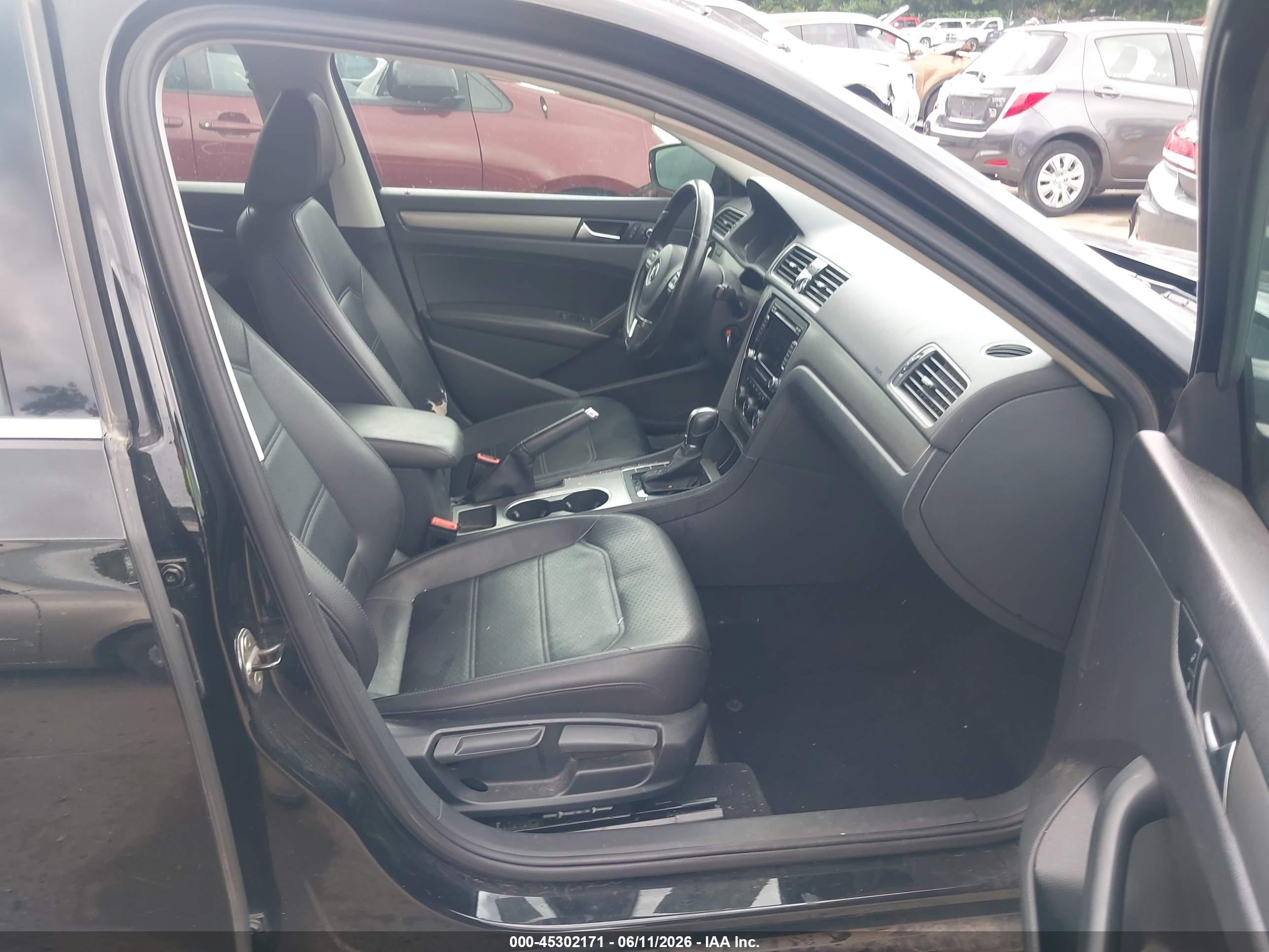 2014 Volkswagen Passat 1.8t Se Black vin: 1VWBS7A33EC109866