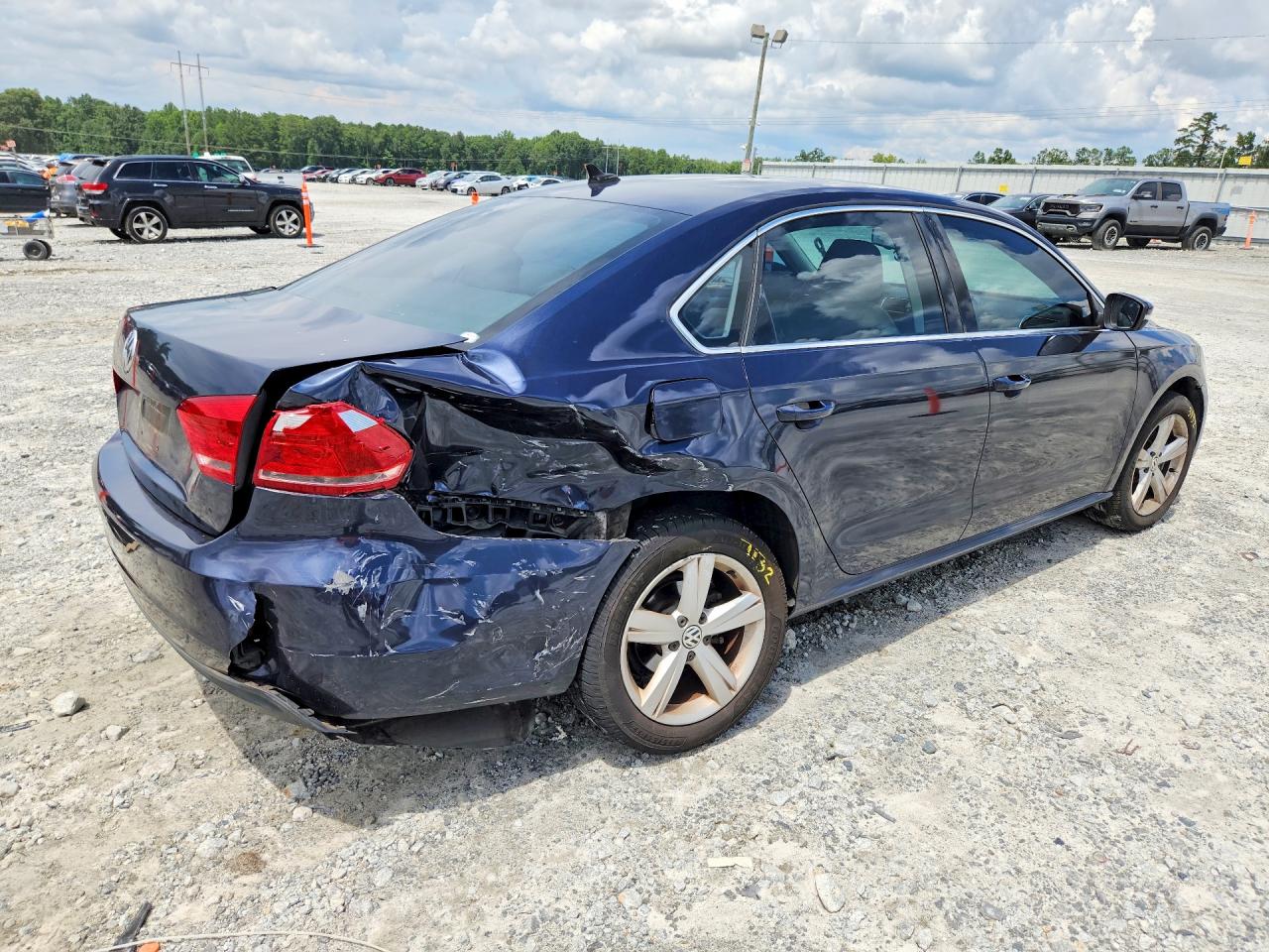 2014 Volkswagen Passat Se Blue vin: 1VWBS7A34EC094553