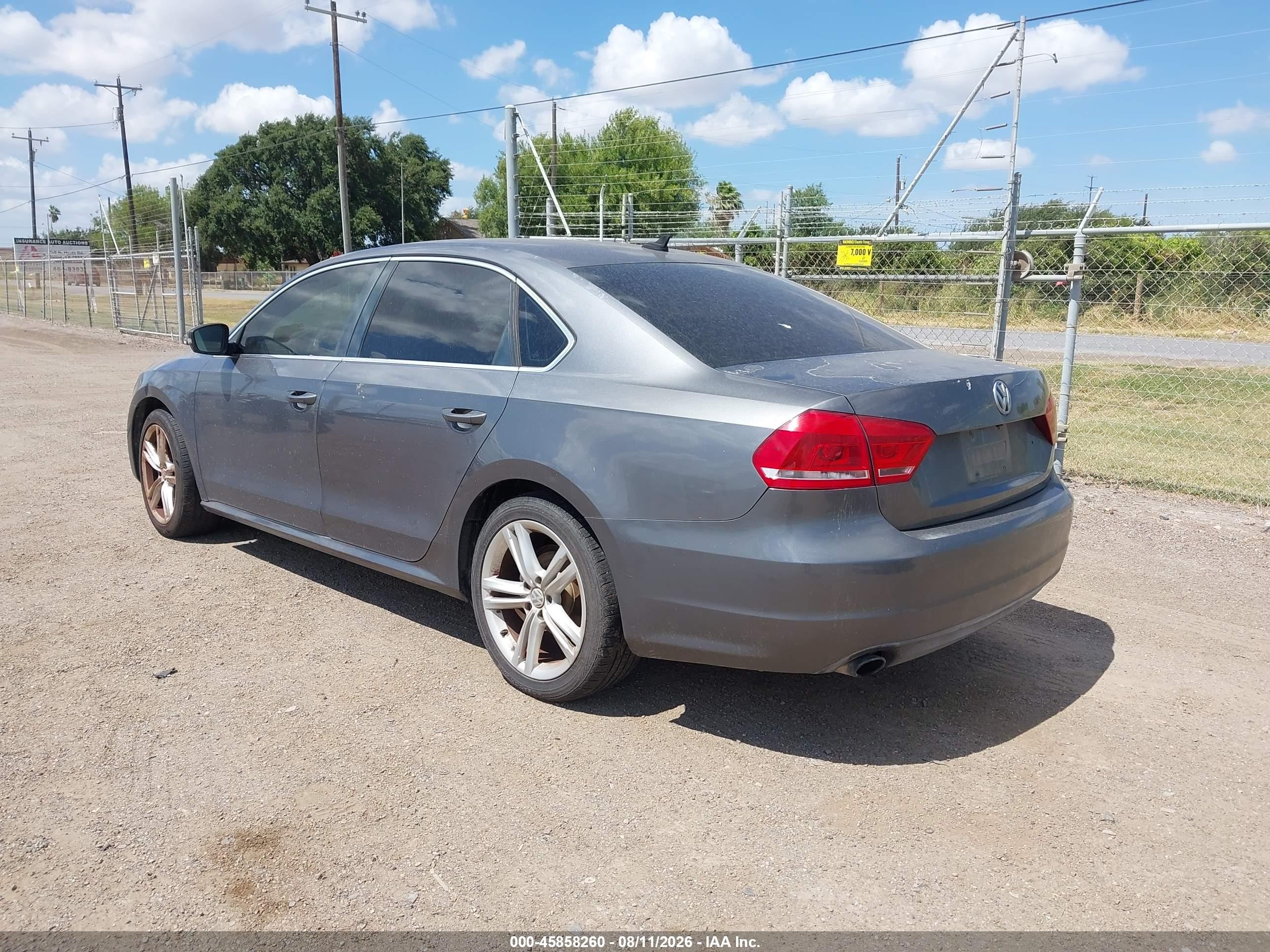 2014 Volkswagen Passat 1.8t Se Gray vin: 1VWBS7A34EC121072