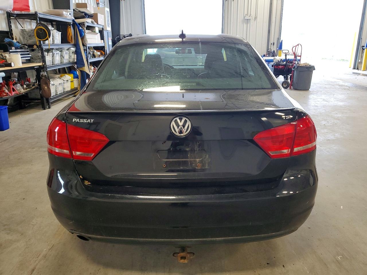 2015 Volkswagen Passat Se Black vin: 1VWBS7A34FC052577