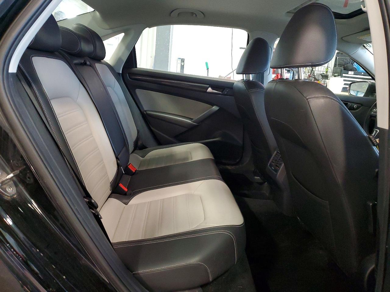 2015 Volkswagen Passat Se Black vin: 1VWBS7A34FC052577