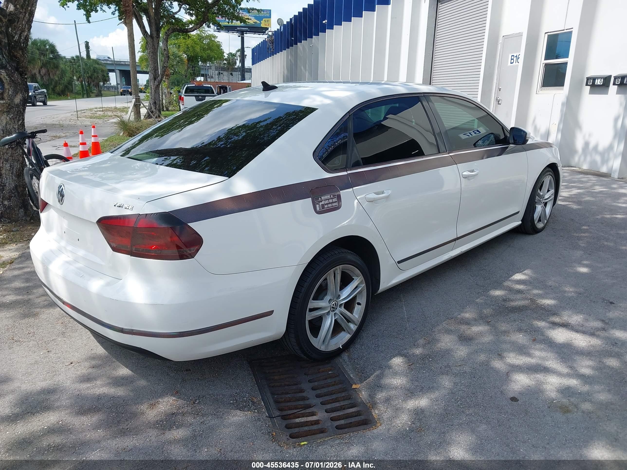 2015 Volkswagen Passat 1.8t Se White vin: 1VWBS7A34FC065152