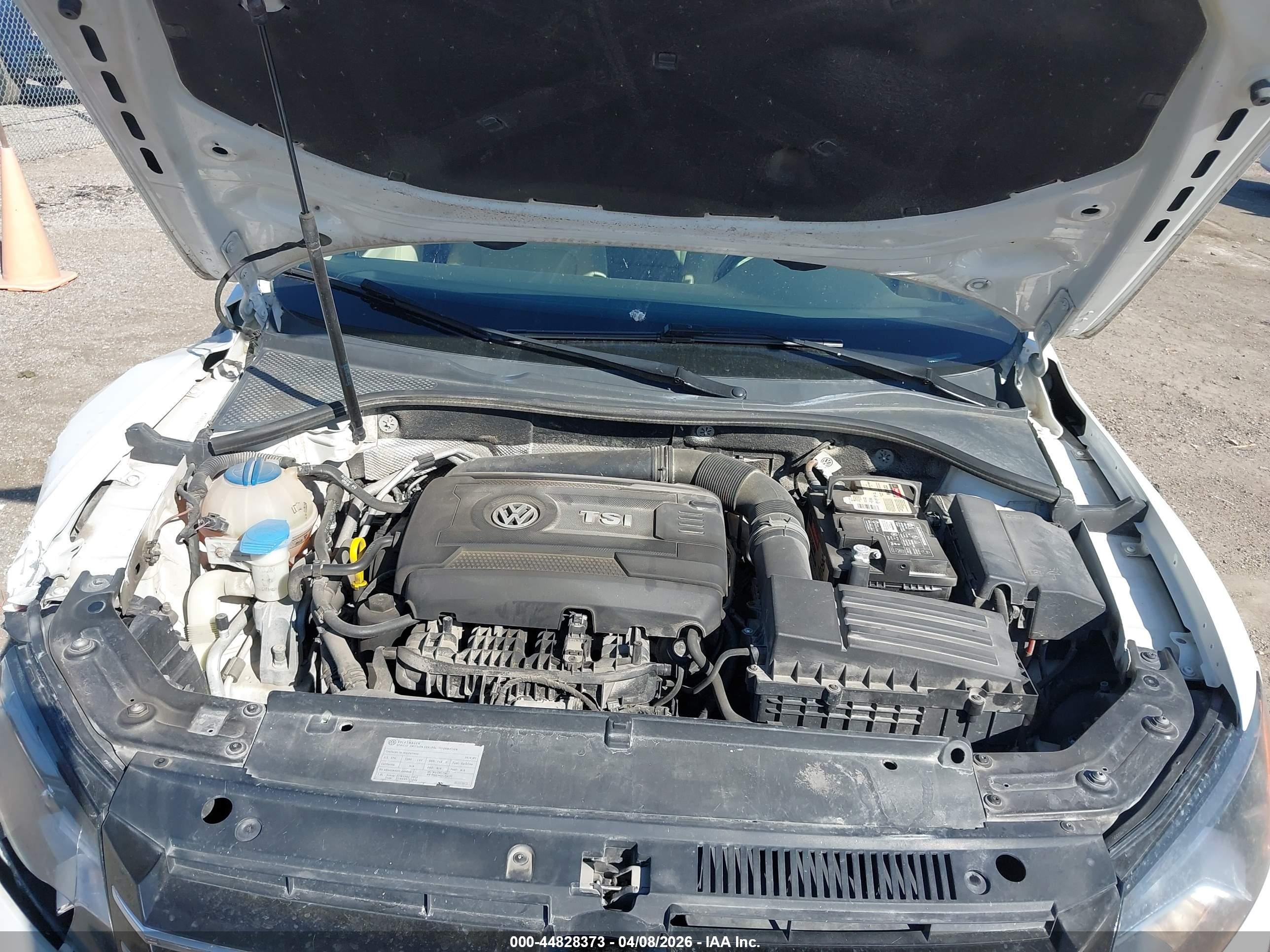 2014 Volkswagen Passat 1.8t Se Белый vin: 1VWBS7A35EC040663