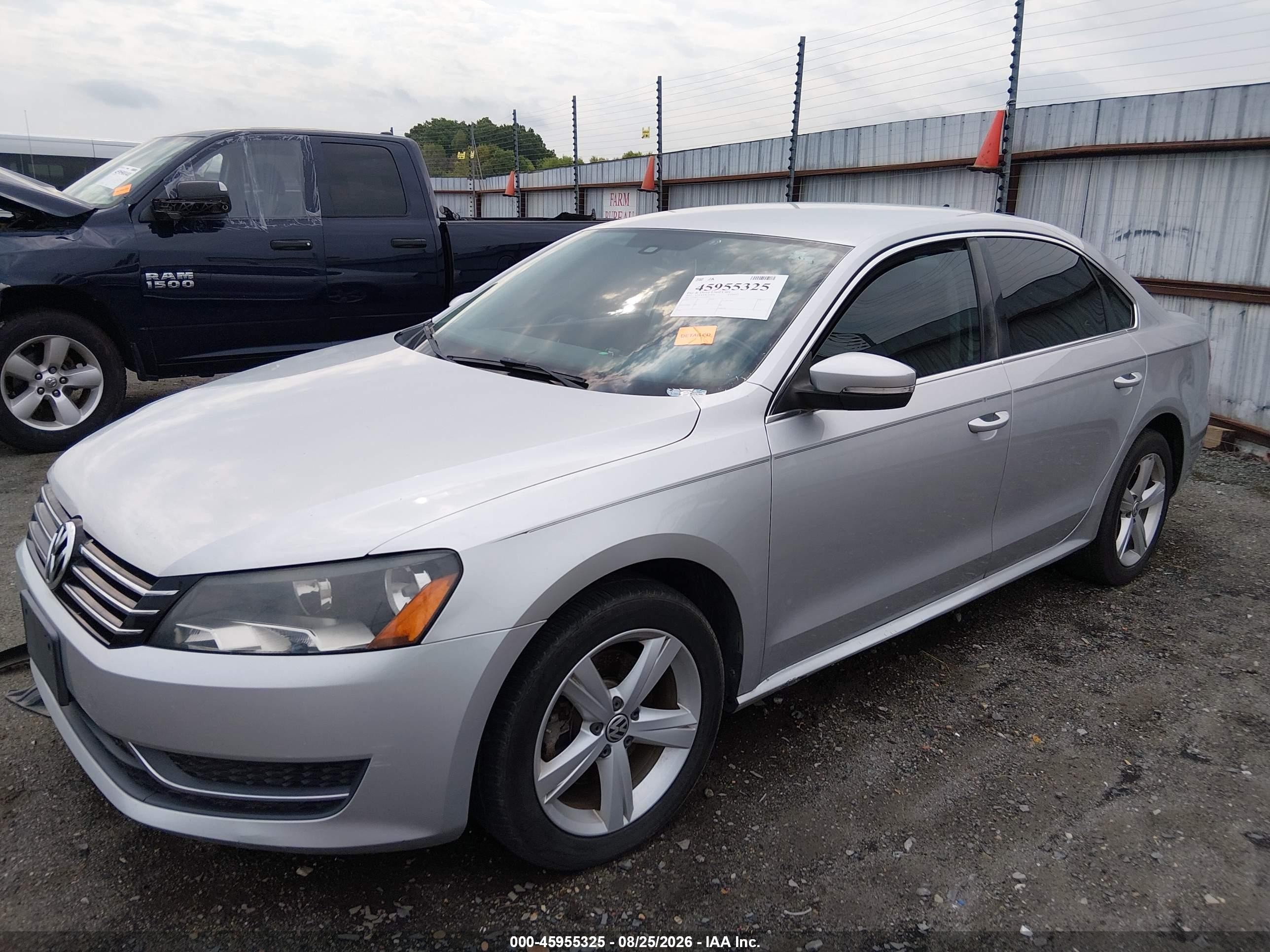 2014 Volkswagen Passat 1.8t Se Silver vin: 1VWBS7A35EC058435