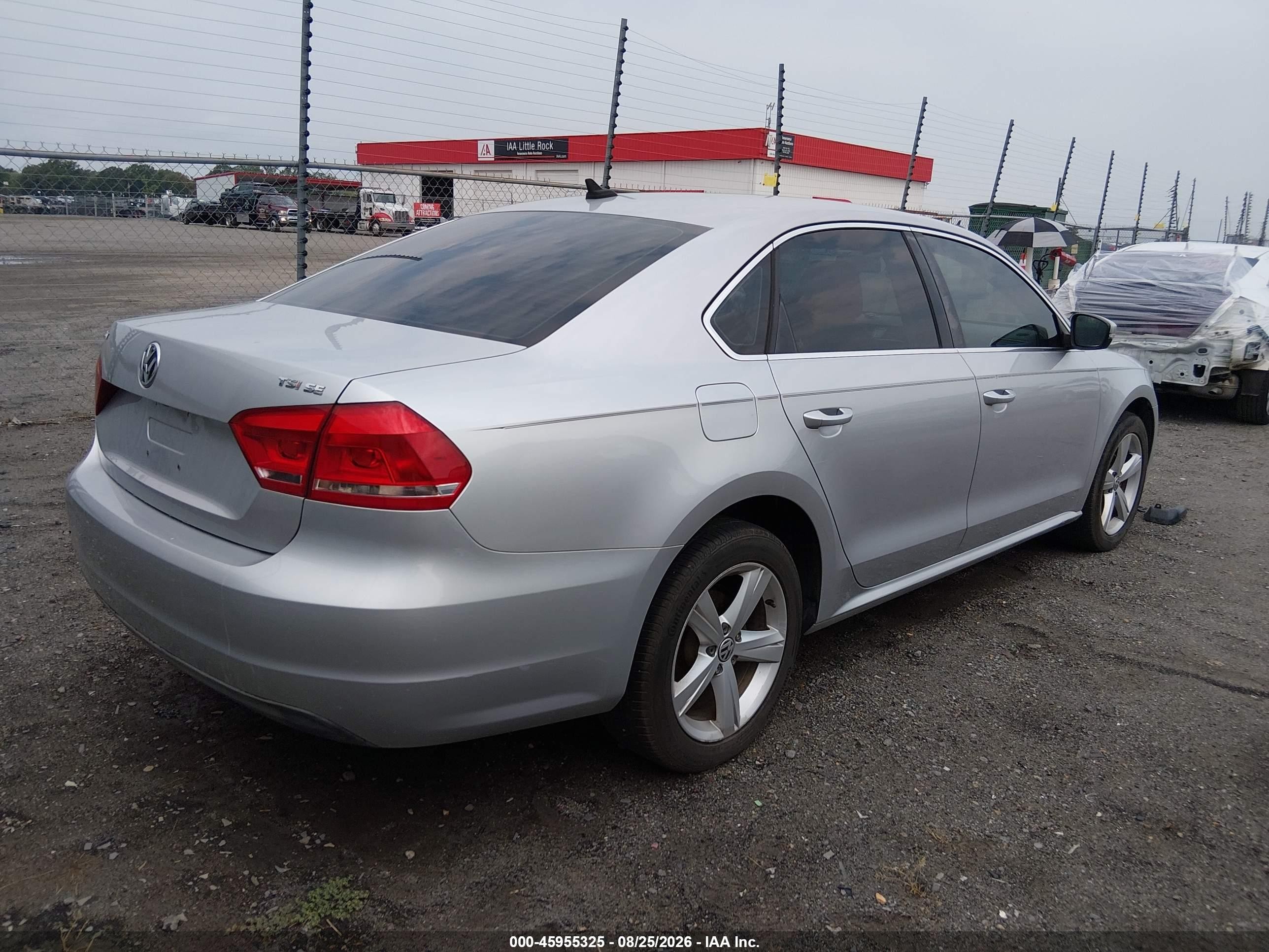 2014 Volkswagen Passat 1.8t Se Silver vin: 1VWBS7A35EC058435