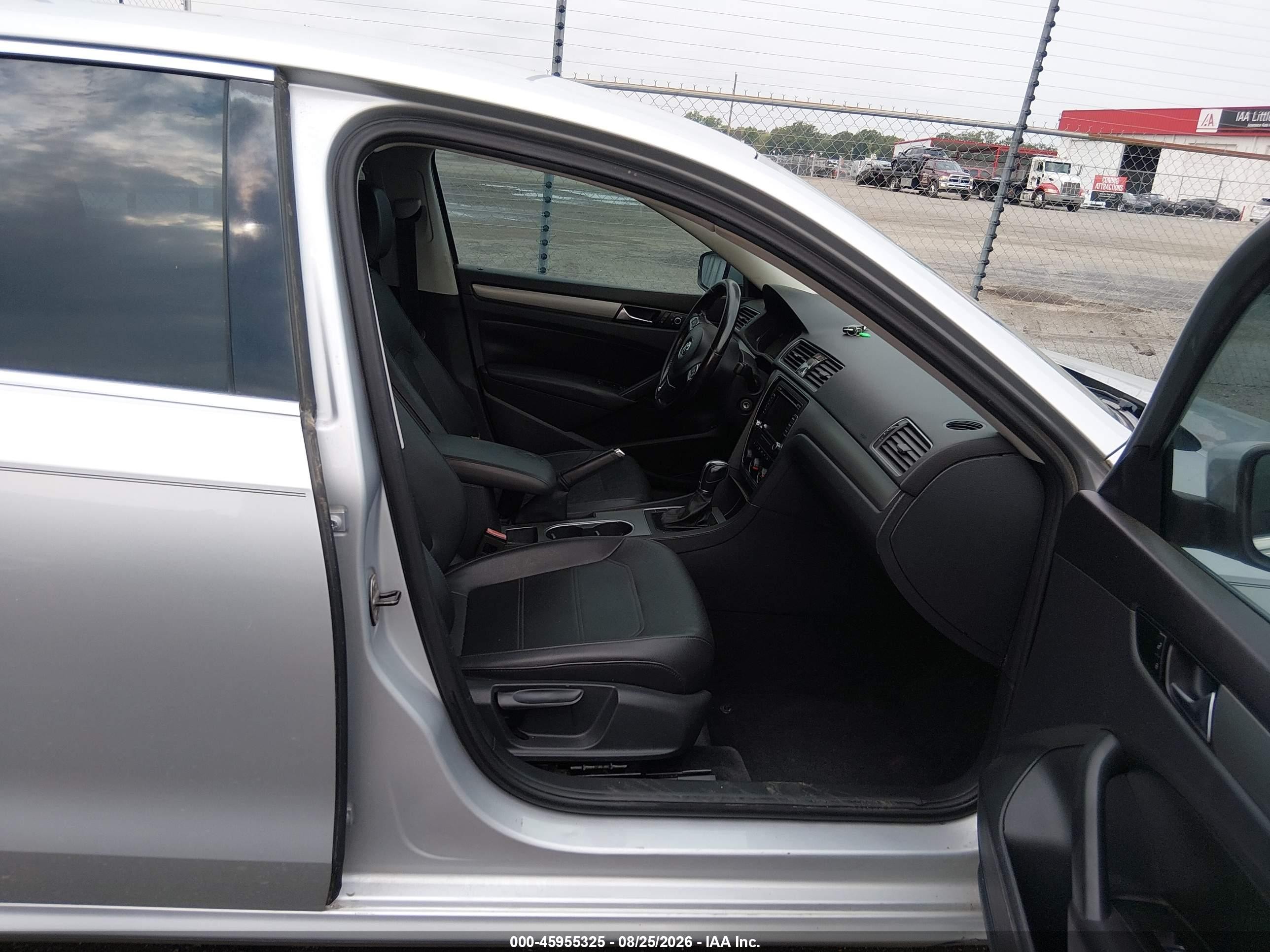 2014 Volkswagen Passat 1.8t Se Silver vin: 1VWBS7A35EC058435