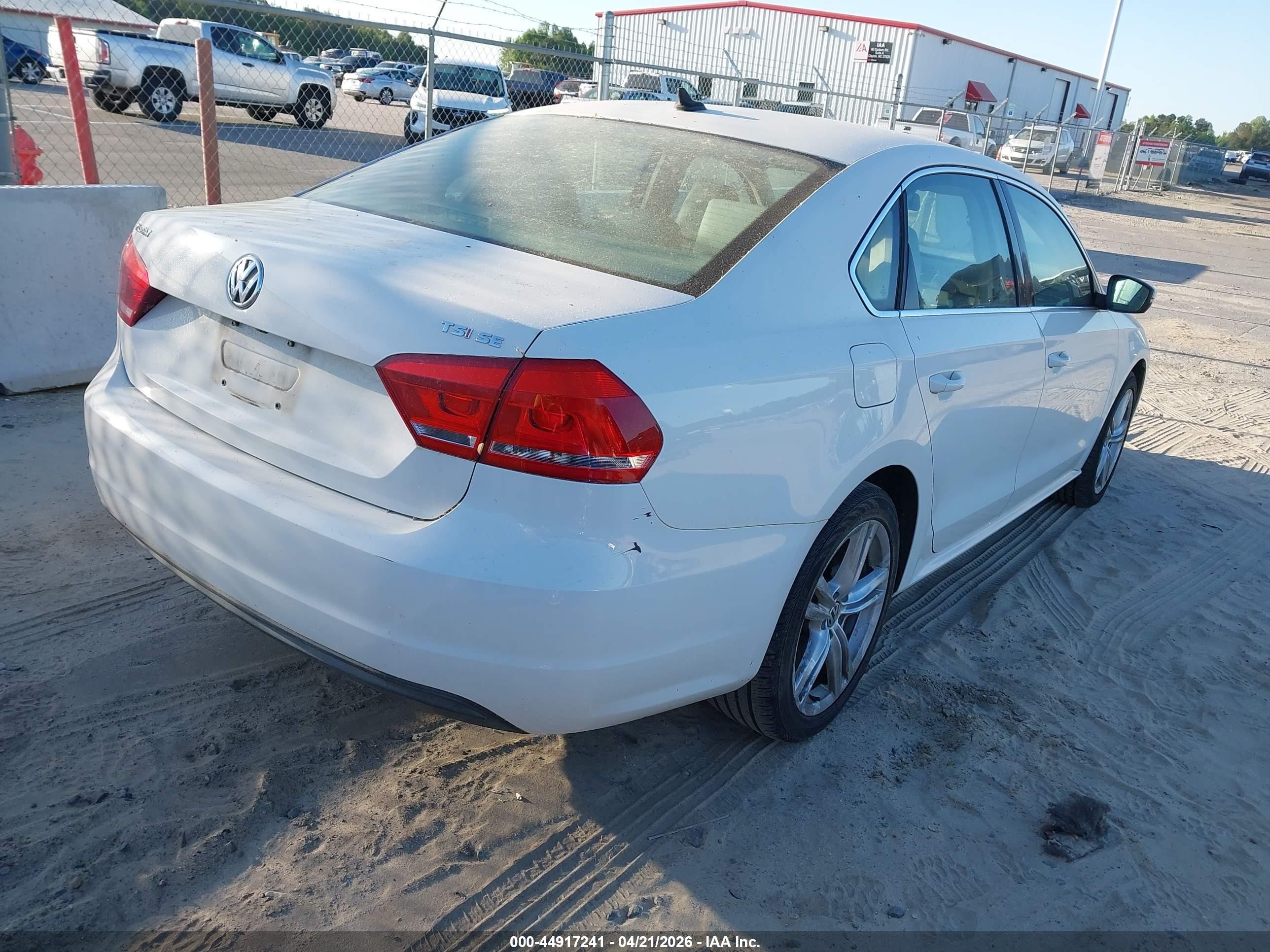 2014 Volkswagen Passat 1.8t Se White vin: 1VWBS7A35EC111778
