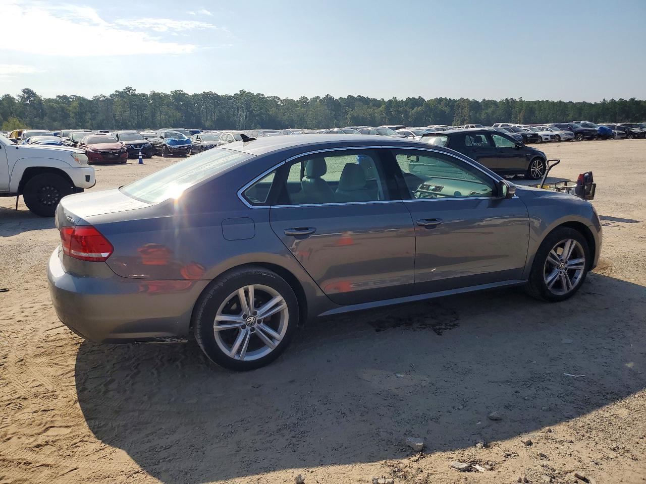 2014 Volkswagen Passat Se Gray vin: 1VWBS7A35EC120027