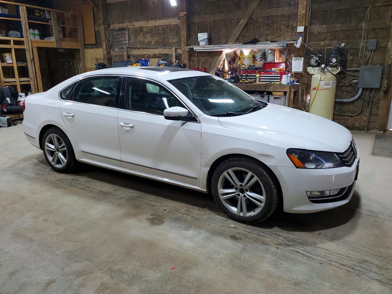 2015 Volkswagen Passat Se White vin: 1VWBS7A35FC042124