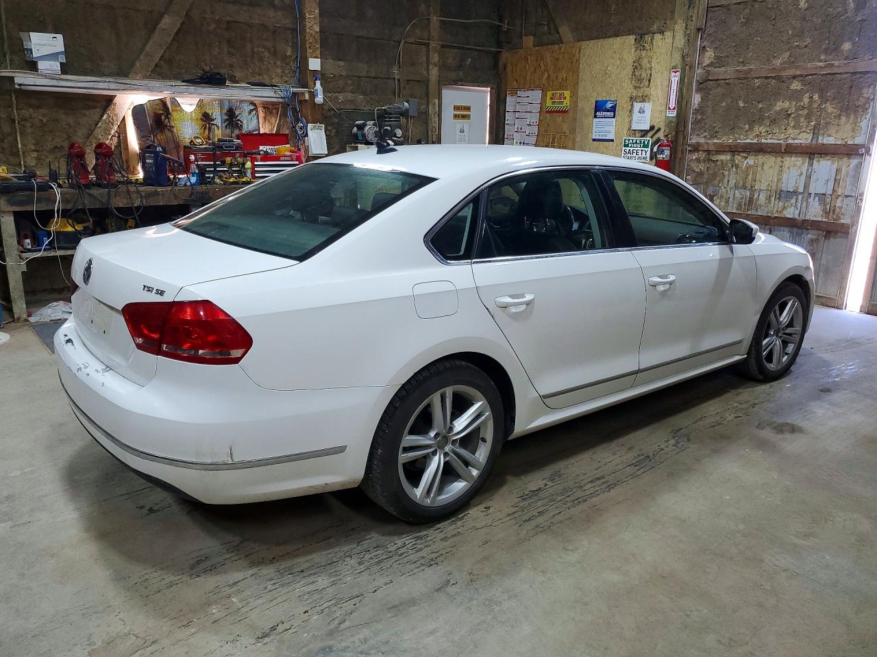 2015 Volkswagen Passat Se White vin: 1VWBS7A35FC042124