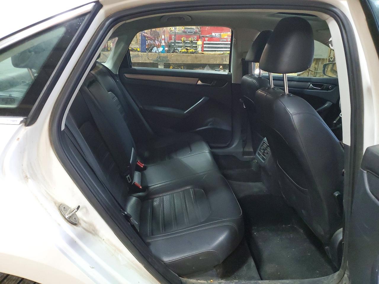 2015 Volkswagen Passat Se White vin: 1VWBS7A35FC042124