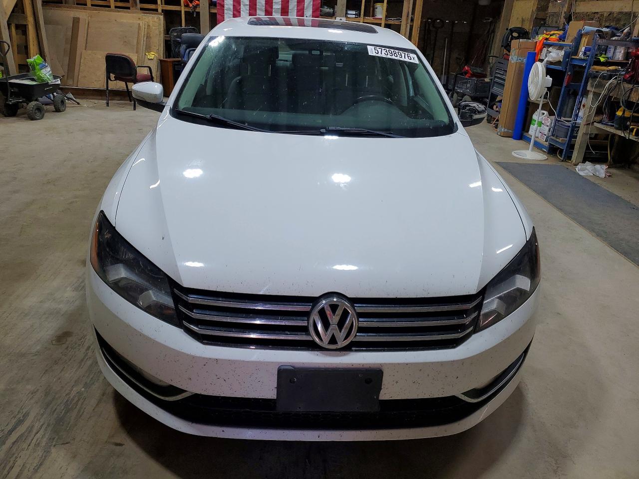 2015 Volkswagen Passat Se White vin: 1VWBS7A35FC042124