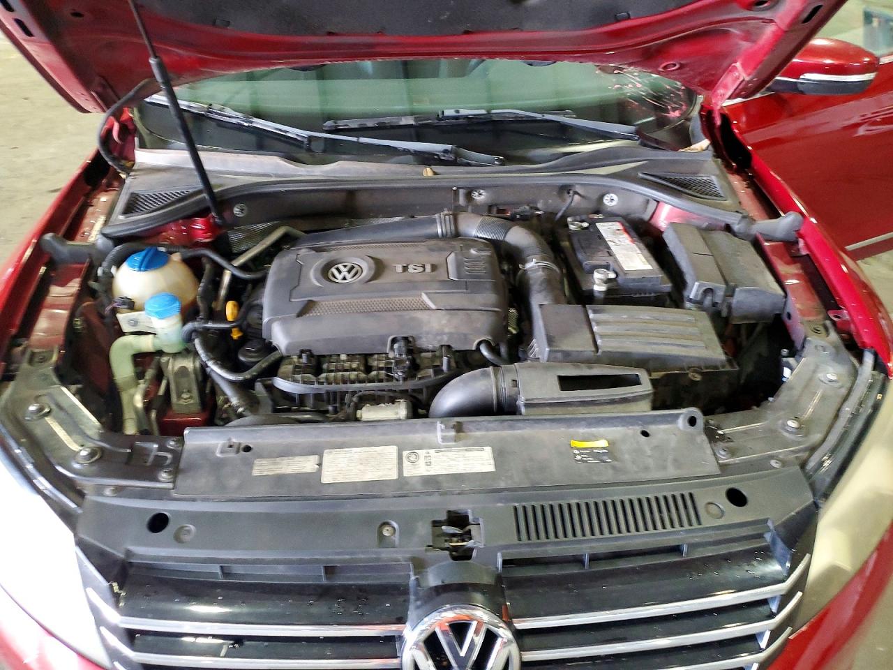 2015 Volkswagen Passat Se Red vin: 1VWBS7A35FC064611