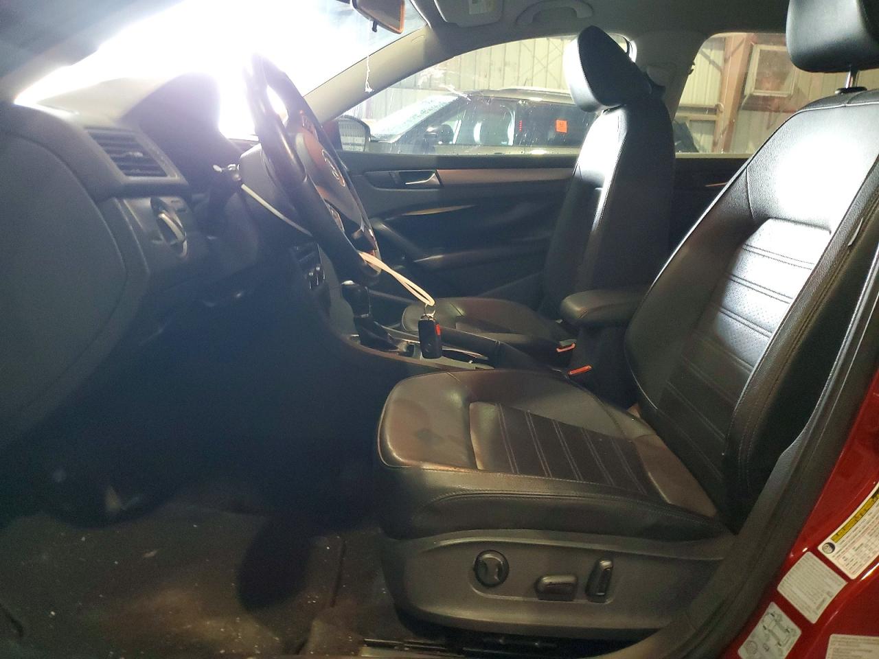2015 Volkswagen Passat Se Red vin: 1VWBS7A35FC064611