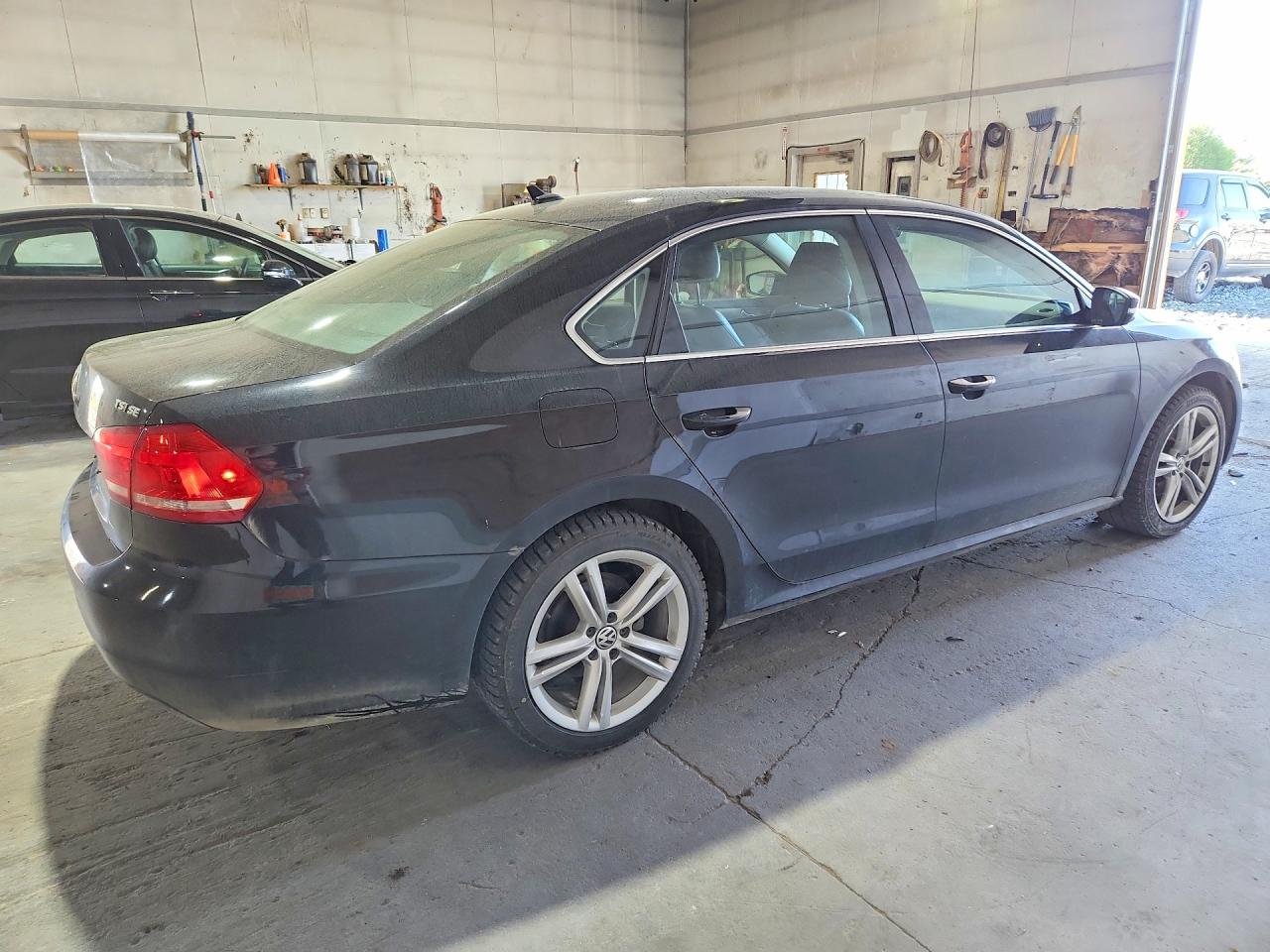 2014 Volkswagen Passat Se Black vin: 1VWBS7A36EC053647