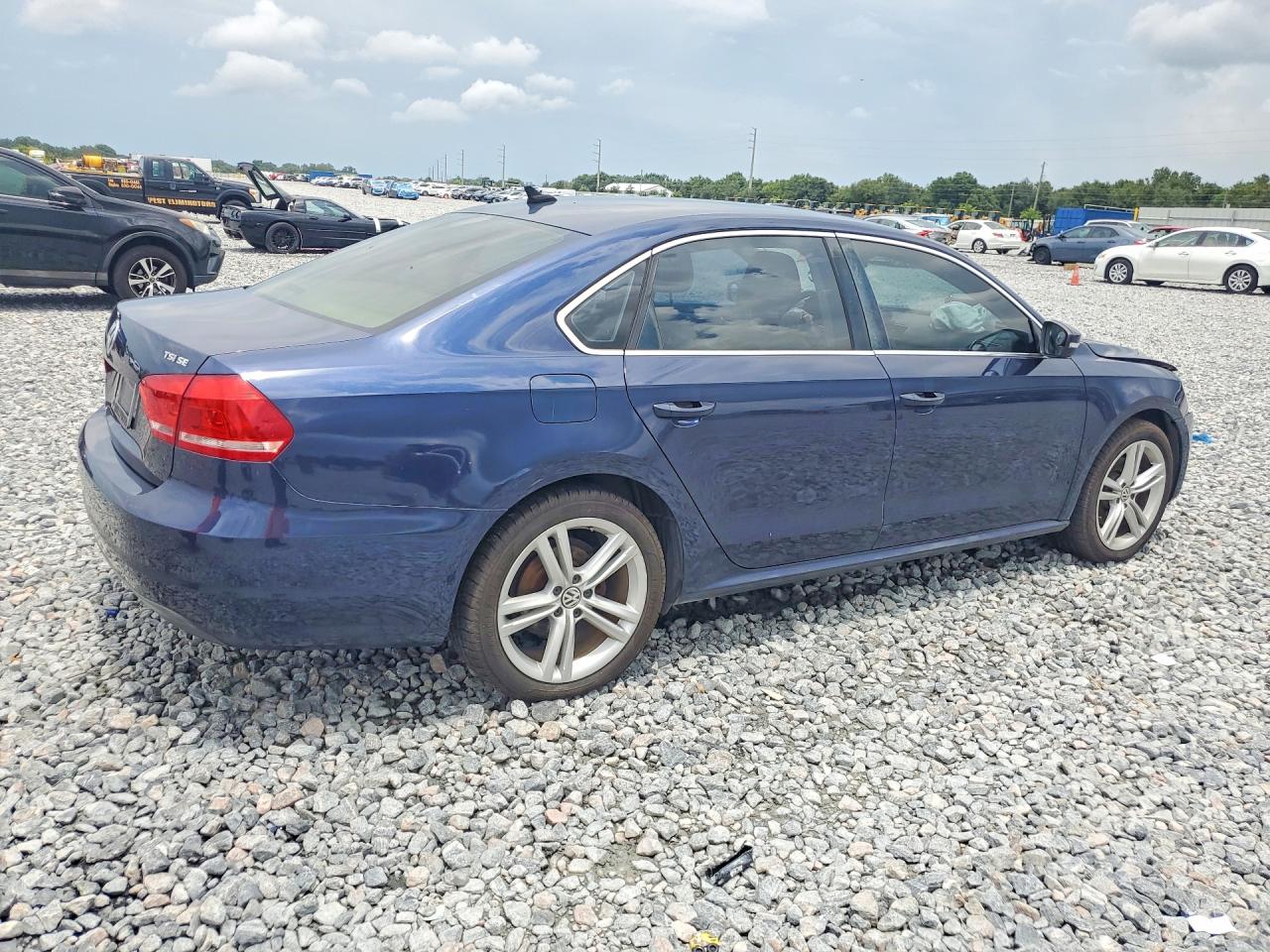 2014 Volkswagen Passat Se Blue vin: 1VWBS7A36EC093629