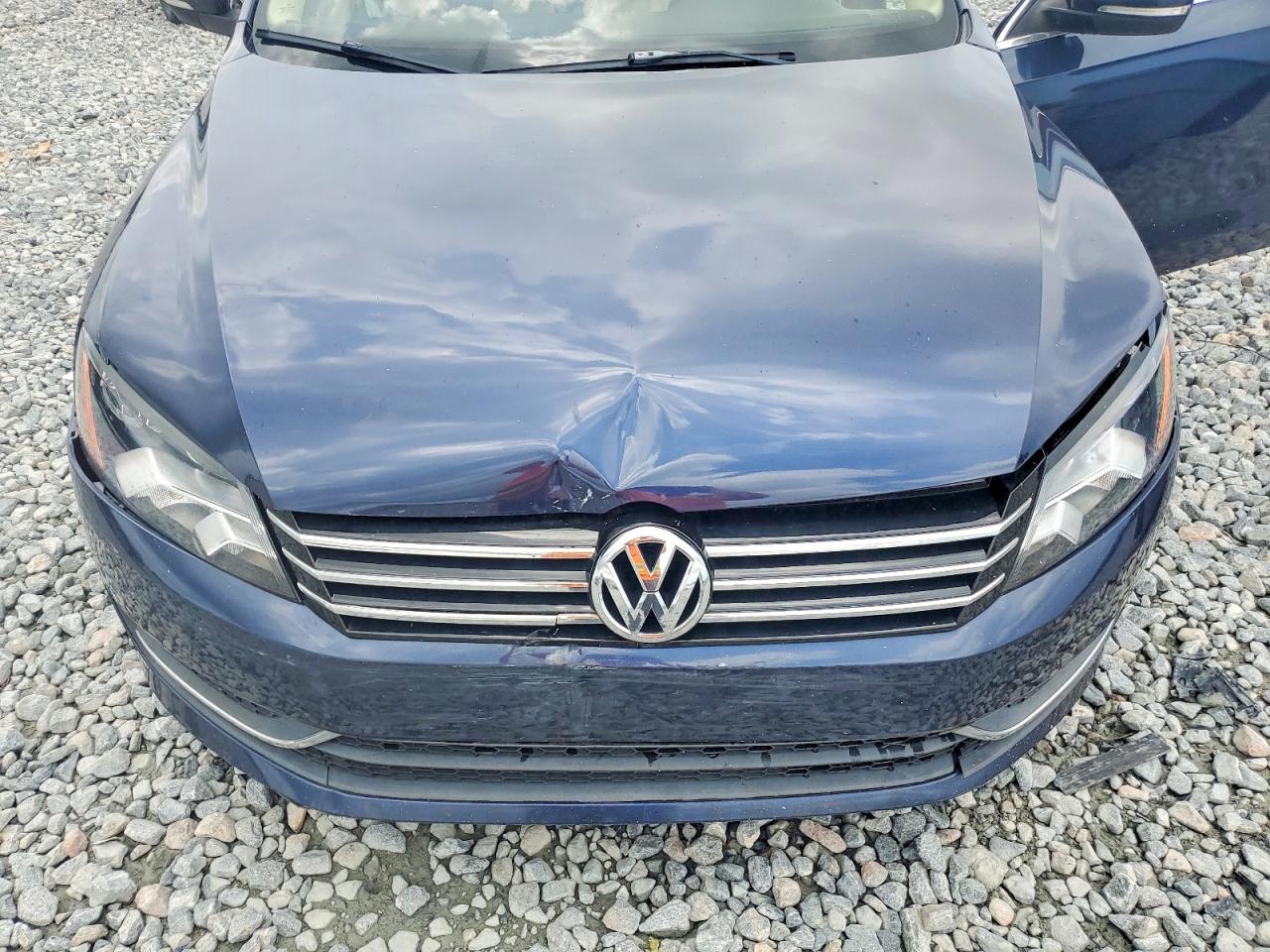 2014 Volkswagen Passat Se Blue vin: 1VWBS7A36EC093629