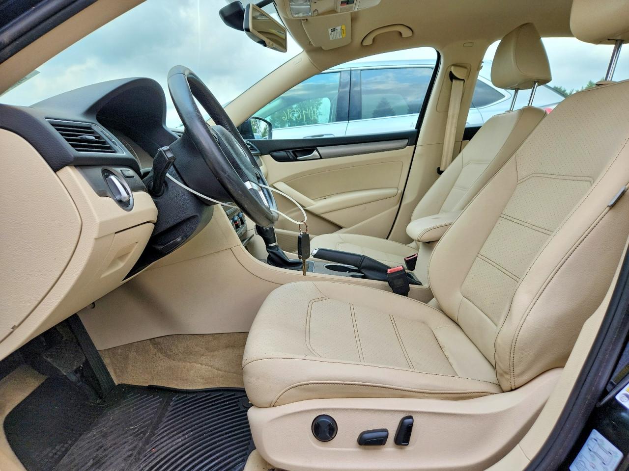 2014 Volkswagen Passat Se Черный vin: 1VWBS7A36EC110512