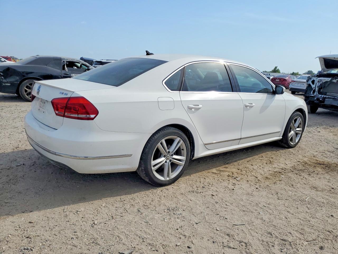 2015 Volkswagen Passat Se White vin: 1VWBS7A36FC004711